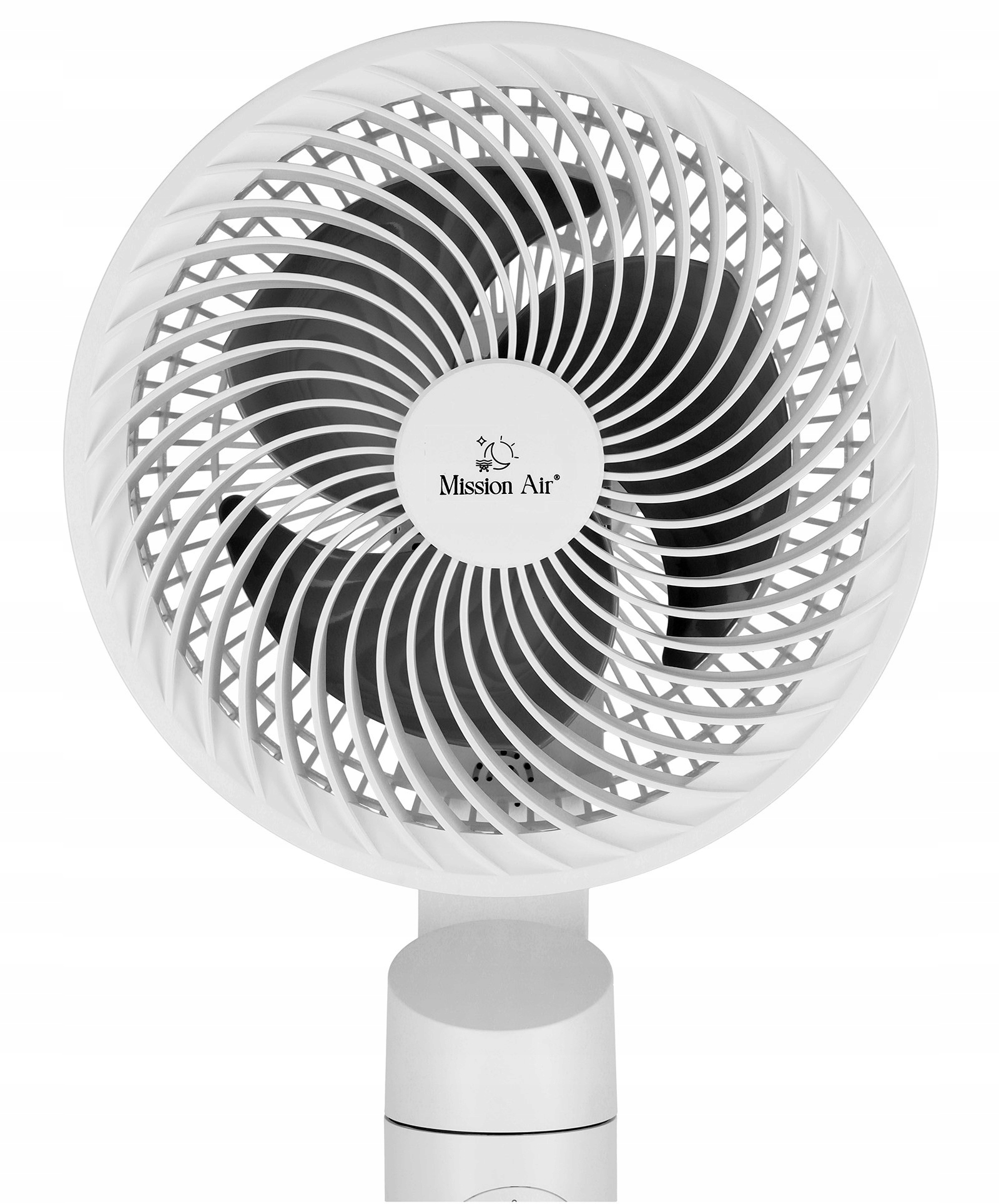 Biały wentylator elektryczny z czarnymi łopatkami. Wentylator ma kratkę ochronną i podstawę.