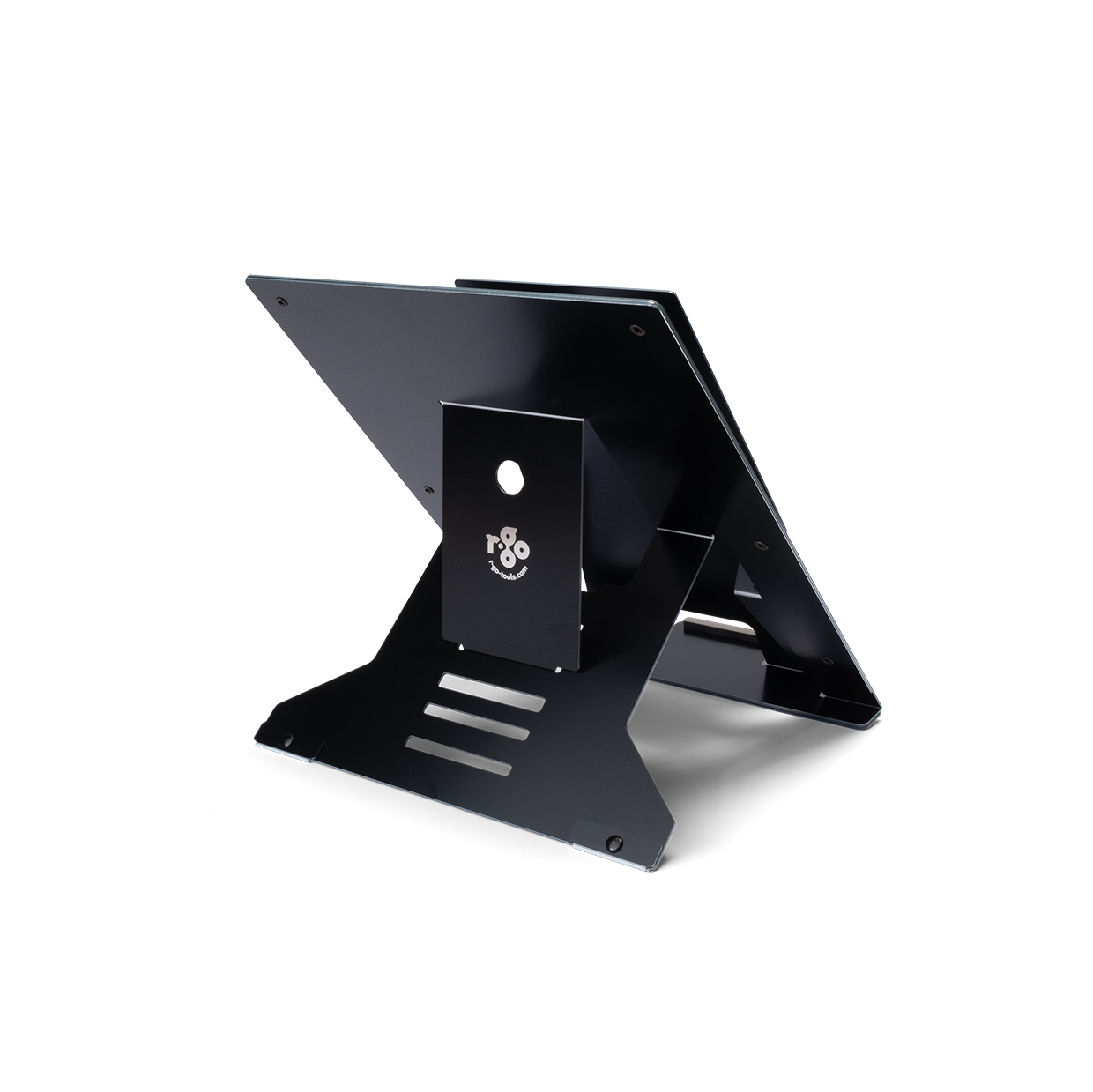 Ein schwarzer Laptopständer ist nach oben abgewinkelt. Der Ständer hat einen flachen Sockel, eine vertikale Stütze und eine obere Plattform.