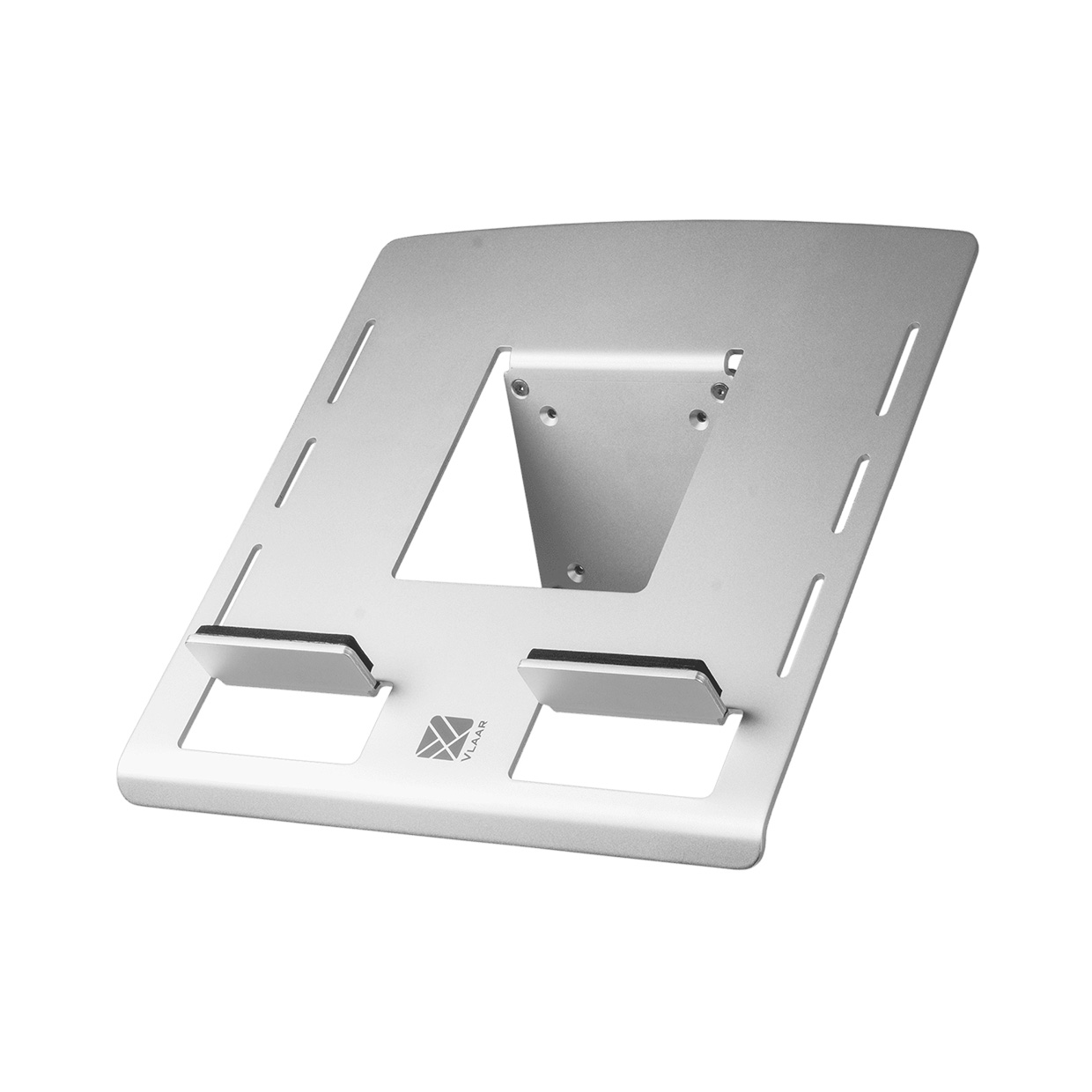 Een zilveren metalen standaard met een centrale uitsparing, twee steunarmen en een logo. Het staat tegen een witte achtergrond.