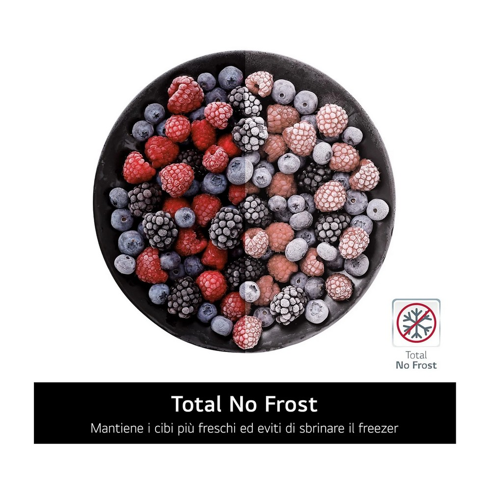 Una ciotola nera piena di frutti di bosco misti surgelati: lamponi, mirtilli, more. Testo: Total No Frost.