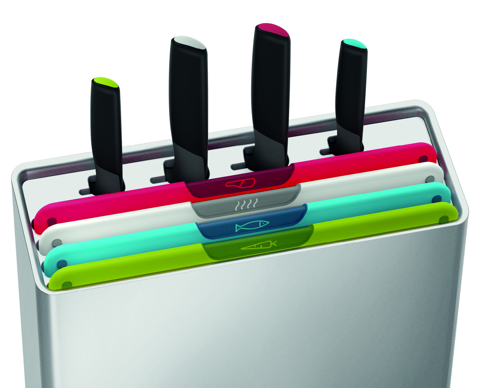 Un bloque de cuchillos con cuchillos y tablas de cortar. Los cuchillos tienen mangos negros con puntas de color. Las tablas son rojas, blancas, azules y verdes.