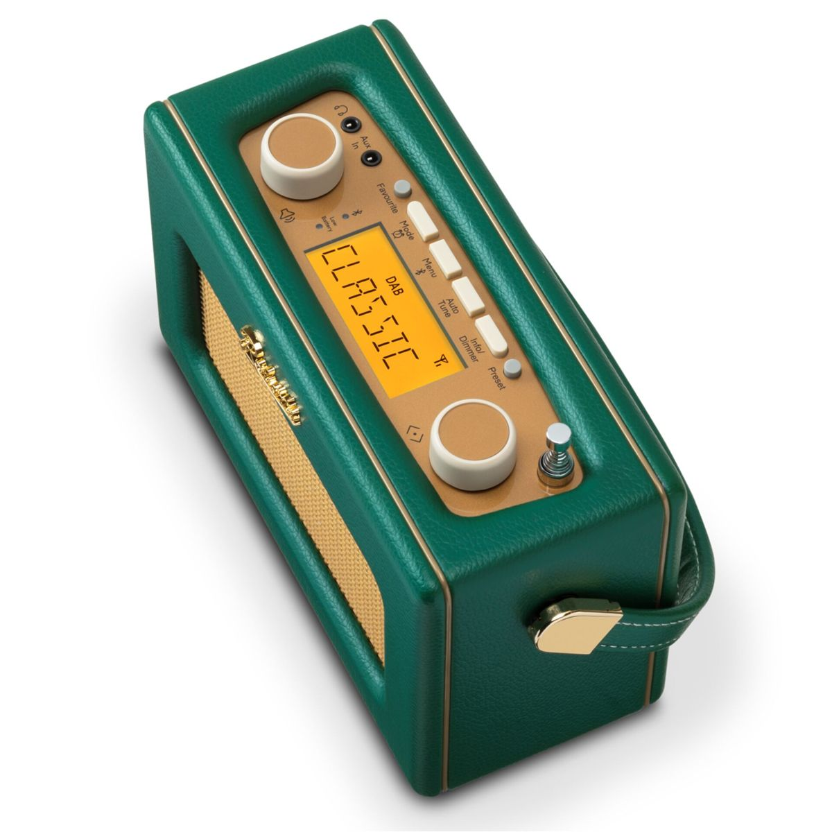 Zielone i złote radio retro ze słowem CLASSIC. Ma pokrętła, przyciski i uchwyt. Tło jest białe.