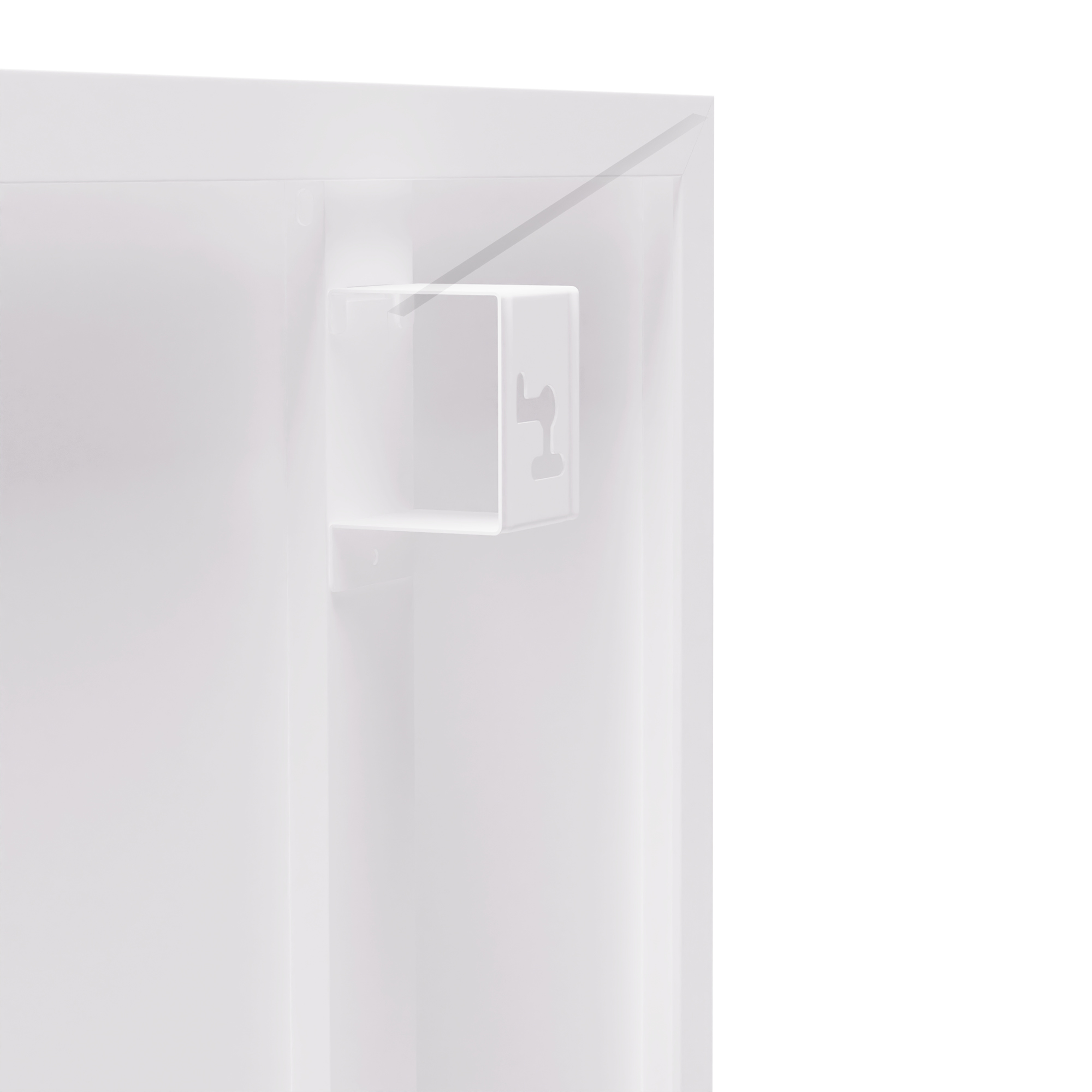 Nahaufnahme einer weißen Plastikbox mit Haken auf weißem Hintergrund.