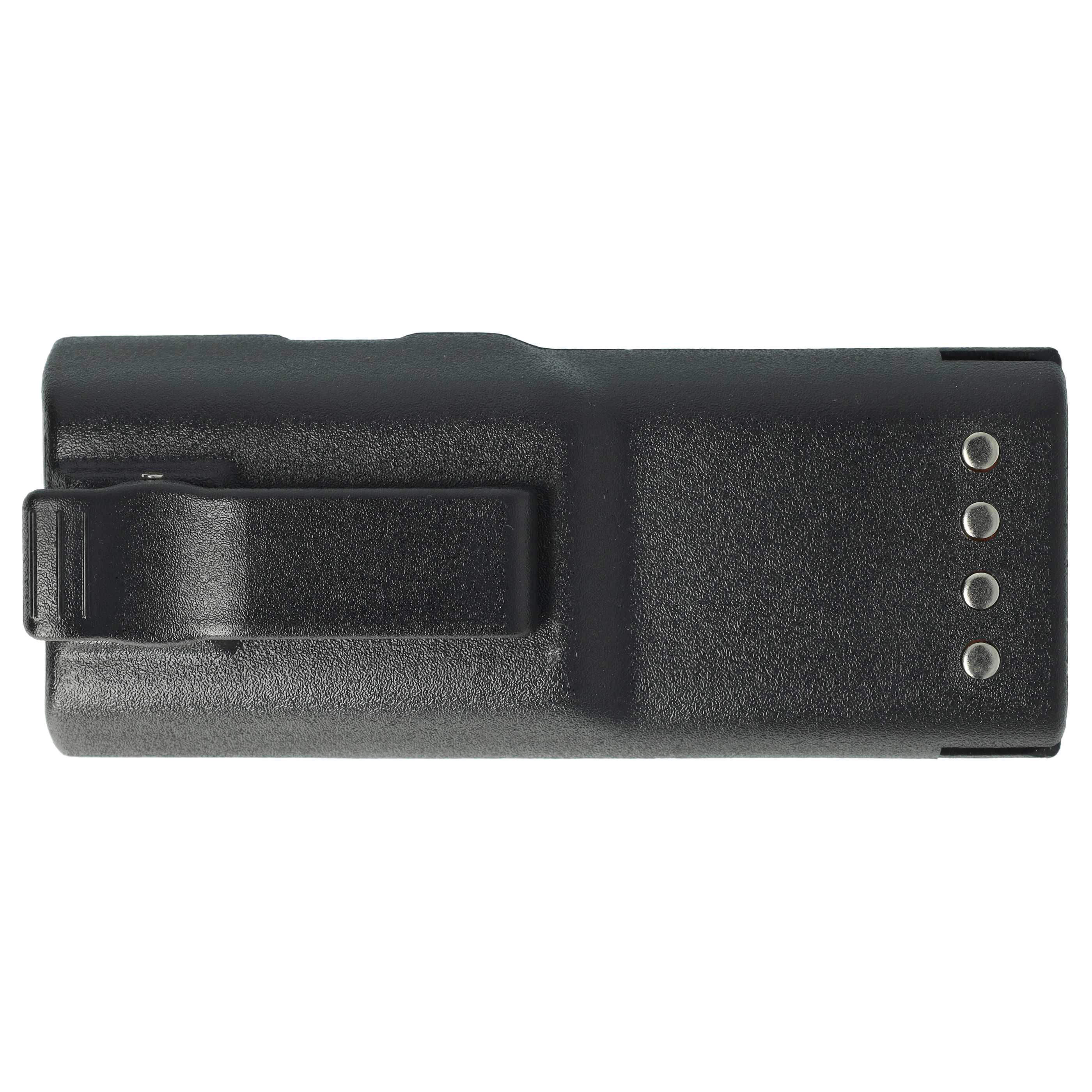 Ein schwarzes rechteckiges Akkupack. Es hat einen Gürtelclip und vier silberne Kontaktpunkte.