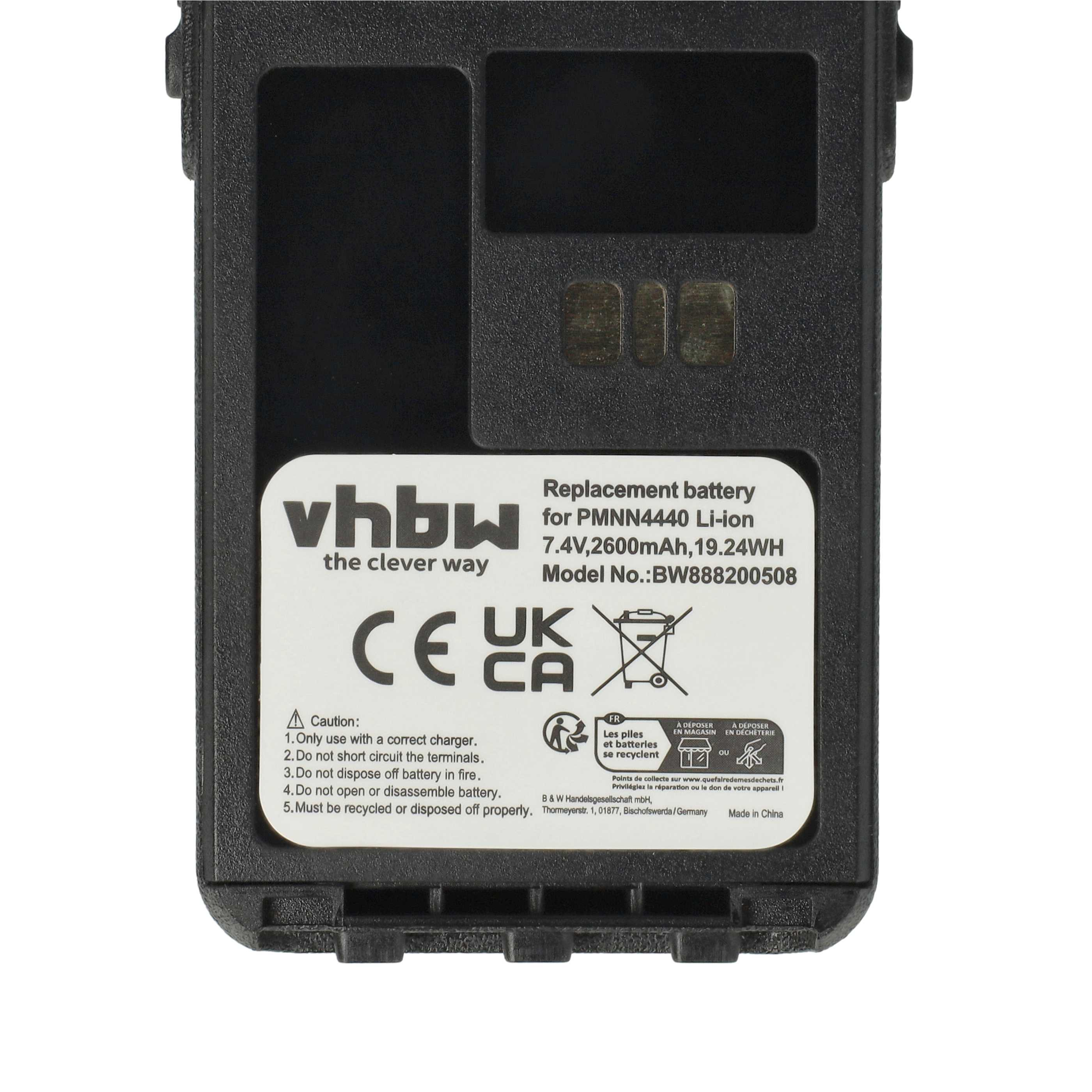 Ein schwarzes Akkupack mit weißem Text. Es hat Warnhinweise und Recycling-Symbole. Der Markenname ist vhbw.