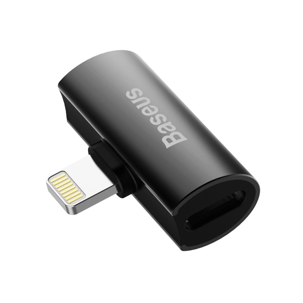 Ein schwarzer Baseus-Adapter mit einem Lightning-Anschluss an einem Ende und einem USB-C-Anschluss am anderen.