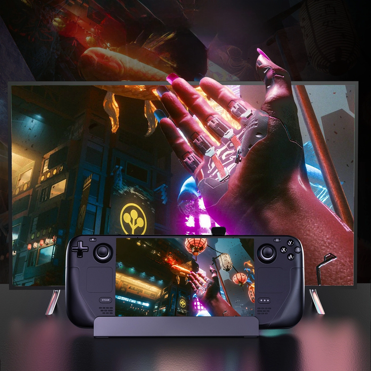 Ein Steam Deck zeigt eine Spielszene mit einer großen Hand, dahinter ein Fernseher und eine futuristische Stadt mit Lichtern.