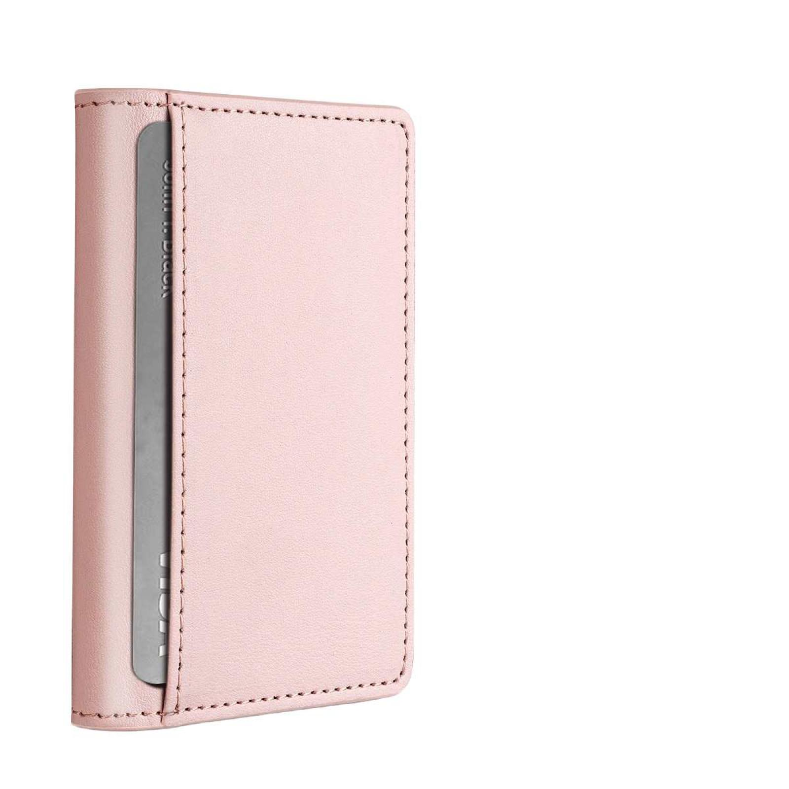 Eine rosa Lederbrieftasche mit einer Karte, auf weißem Hintergrund. Die Brieftasche ist geschlossen. Die Karte ist grau.