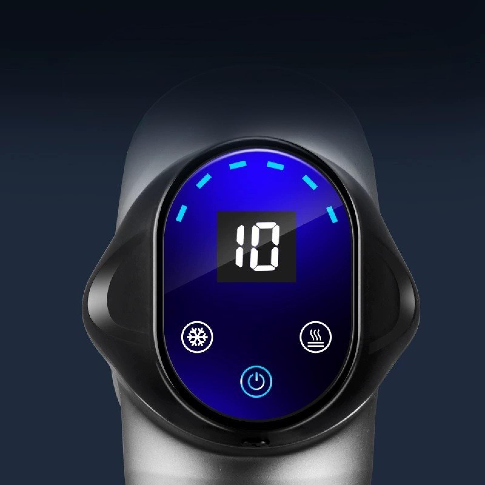 Nahaufnahme eines Massagepistolen-Displays mit der Zahl 10, Schneeflocken- und Wärmesymbolen und einer Ein-/Aus-Taste.