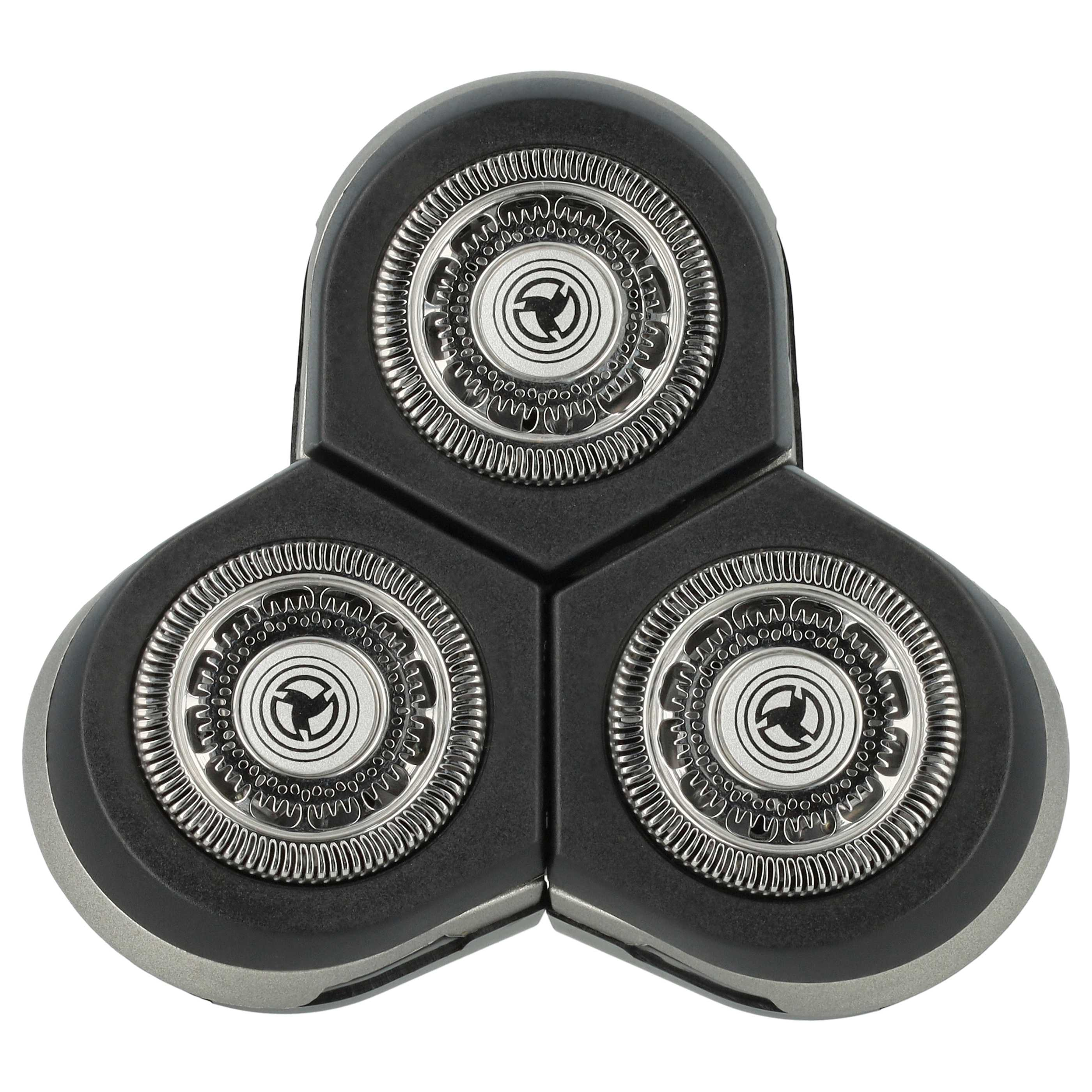 Nahaufnahme eines Rasiererkopfes mit drei kreisförmigen Schneideeinheiten. Schwarz-Silber-Design, weißer Hintergrund.