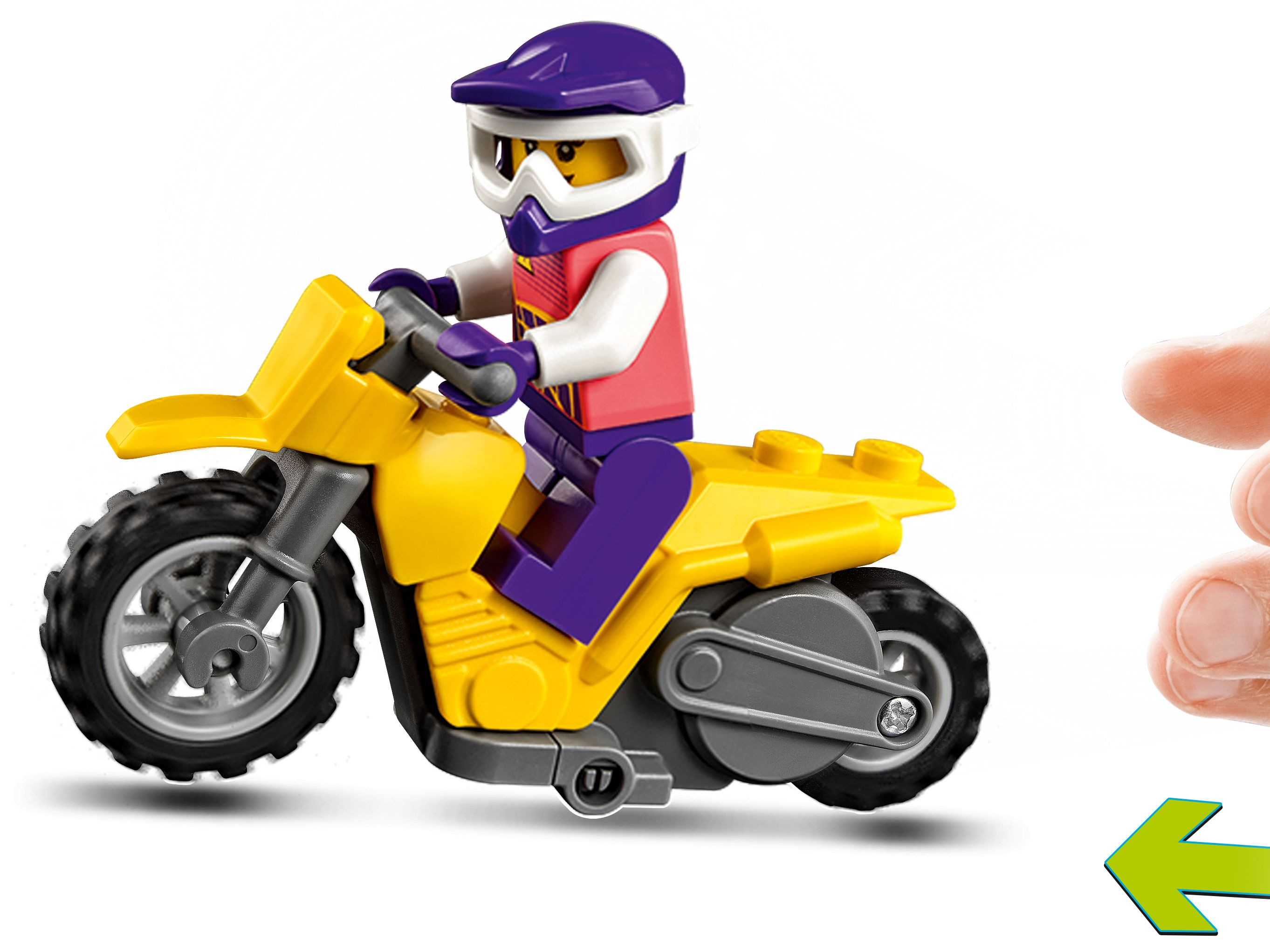 Ein gelbes Lego-Motorrad mit Fahrer und Helm. Eine Hand und ein grüner Pfeil sind ebenfalls im Bild.