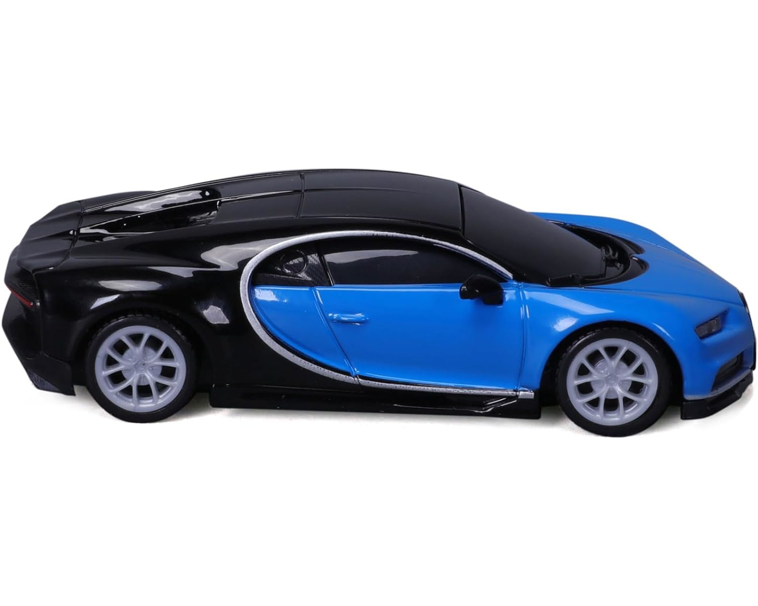 Ein zweifarbiges Spielzeugauto, schwarz und blau, auf weißem Hintergrund. Es hat graue Räder und ein elegantes Design.