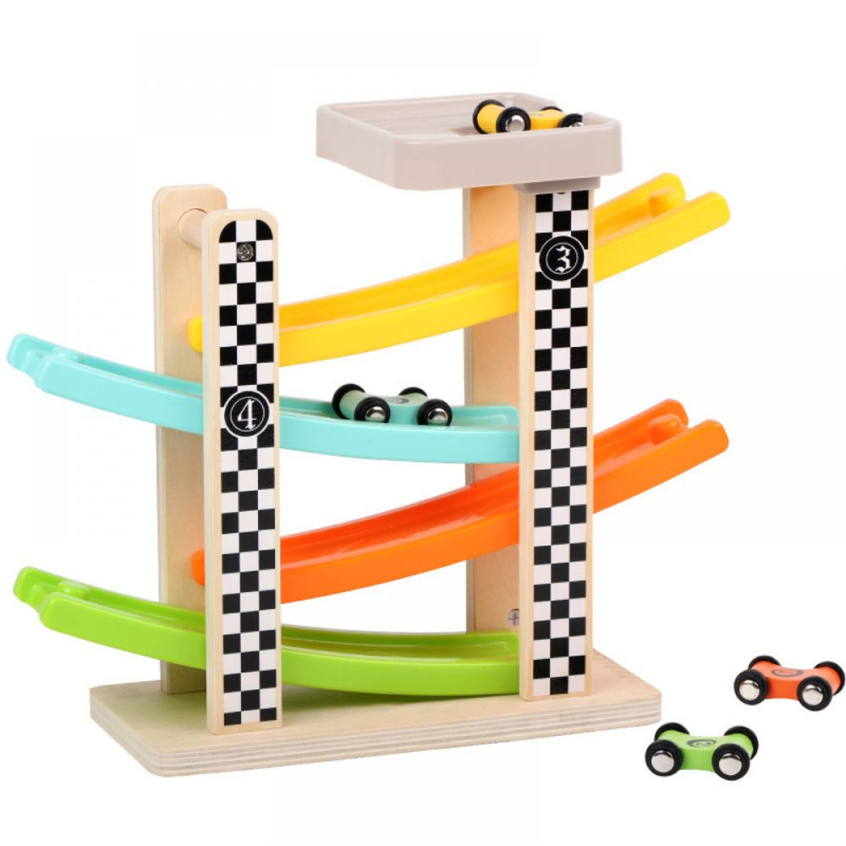 Ein Holzspielzeug-Autorampe mit bunten Bahnen. Kleine Spielzeugautos sind auf den Bahnen und unten. Schachbrettartige Stützbalken.