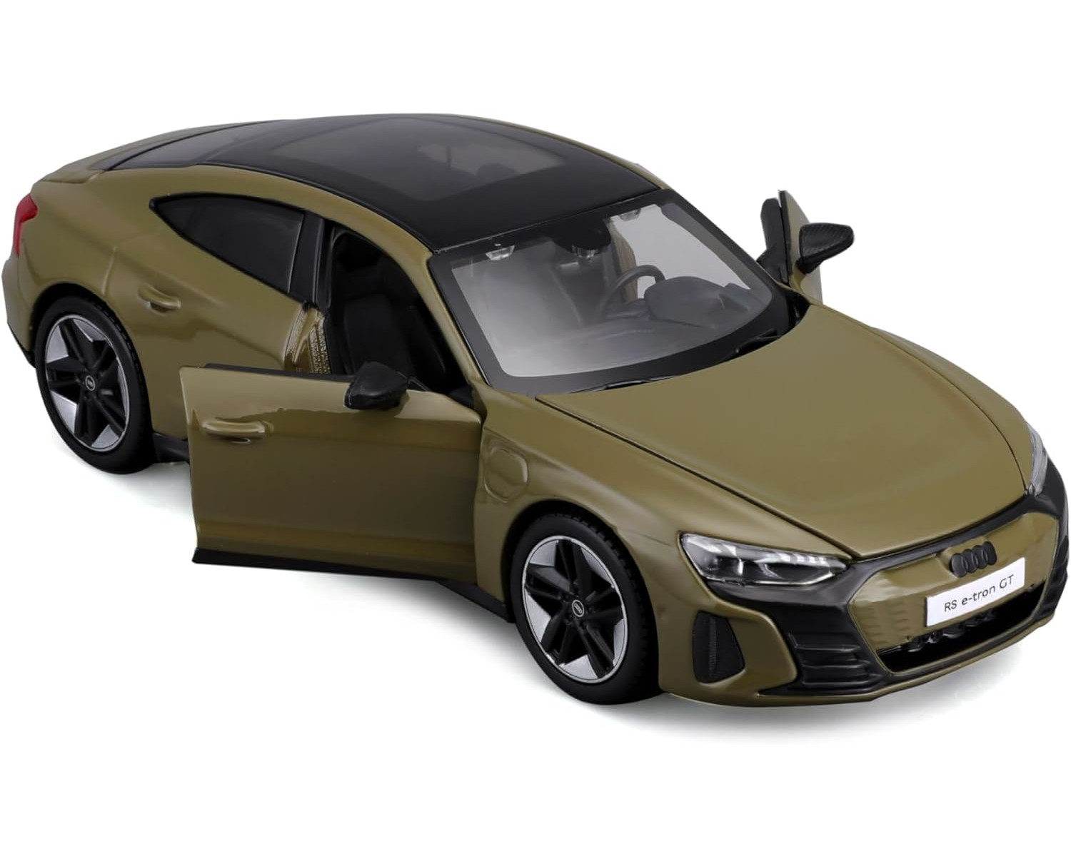 Ein olivgrünes Audi RS e-tron GT Modellauto mit geöffneten Türen. Schwarzes Dach, Räder und Innenausstattung. Weißer Hintergrund.