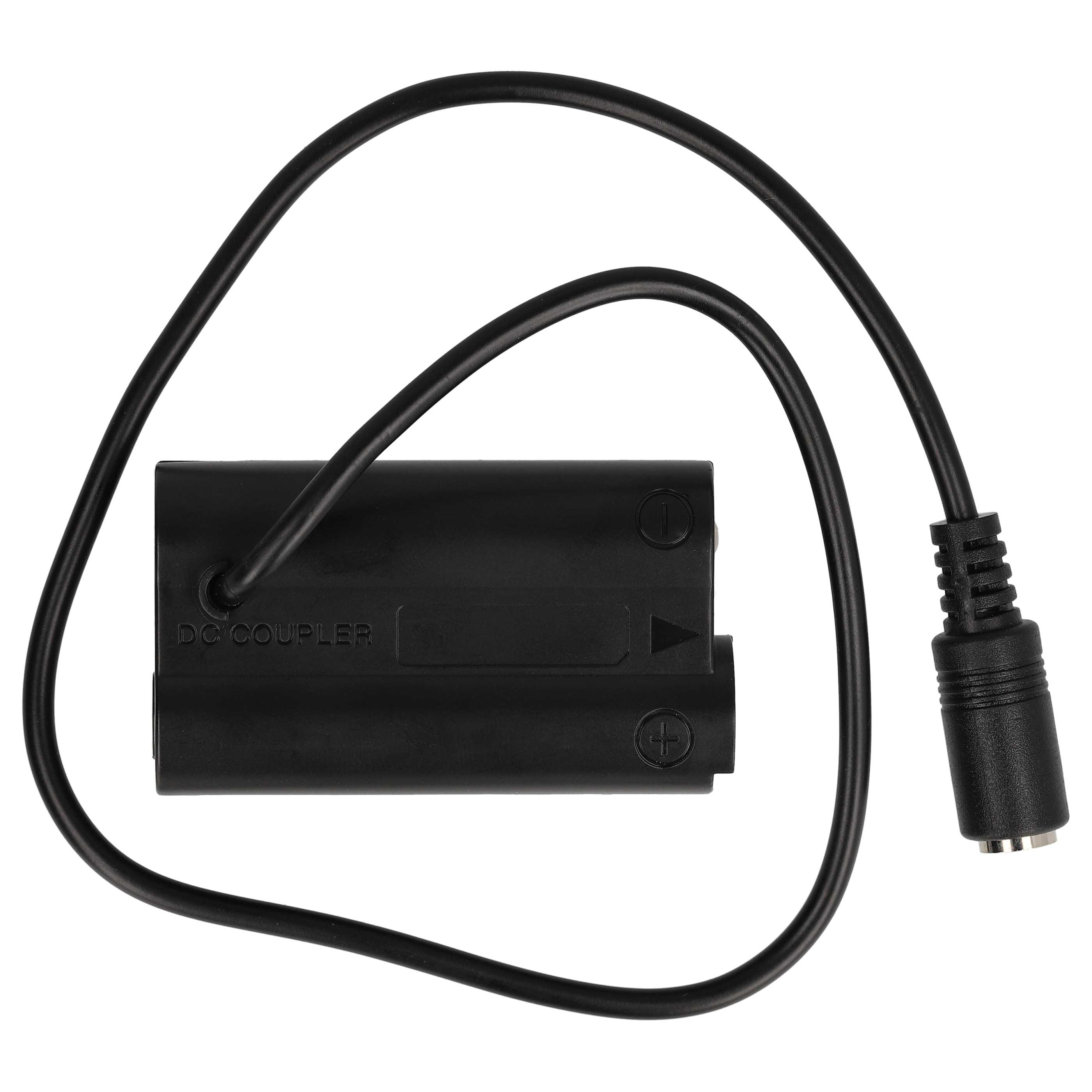 Ein schwarzer DC-Koppler mit Kabel und Stecker auf weißem Hintergrund. Der Koppler hat Markierungen und Symbole.