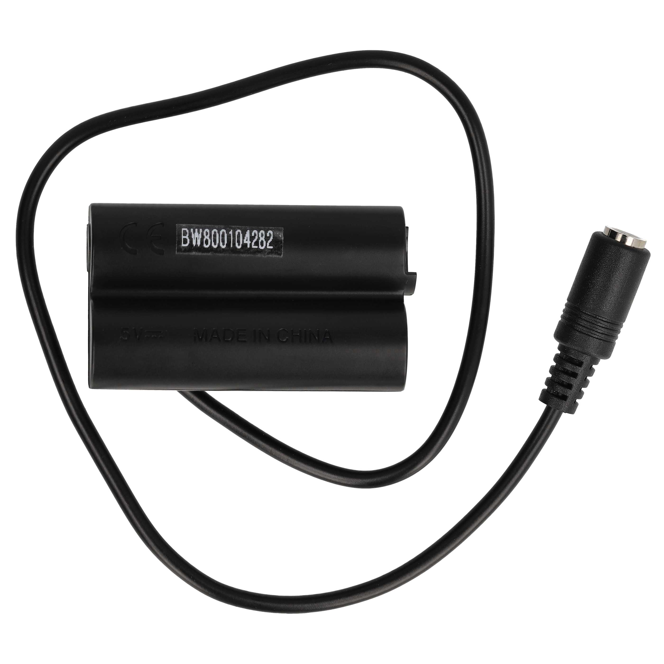 Ein schwarzes Netzteil mit Kabel und Hohlstecker. Der Adapter hat ein Etikett mit der Aufschrift BW800104282.