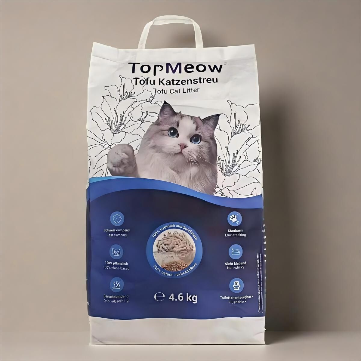 Bolsa de arena para gatos con imagen de gato. El texto indica que es arena de tofu para gatos, de aglomeración rápida, a base de plantas y absorbe olores.