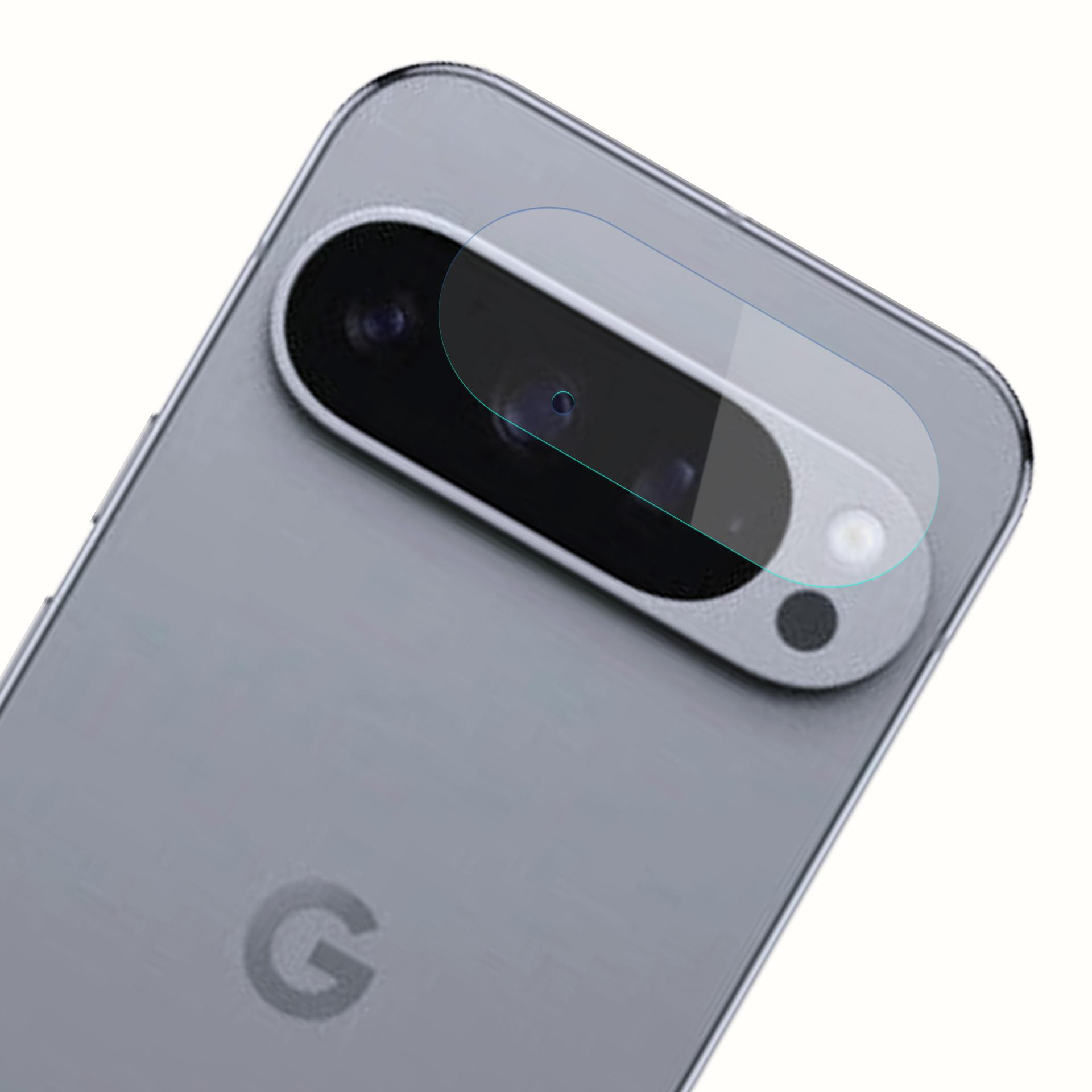 Primo piano di uno smartphone grigio con protezione schermo. Il retro ha una fotocamera e un logo 'G'.