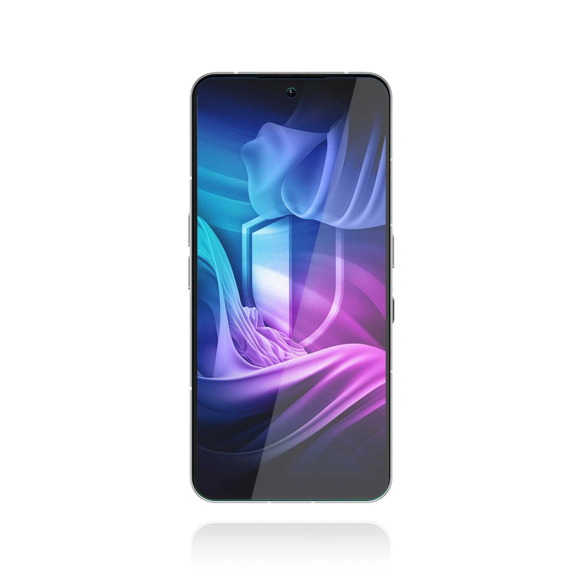 Smartphone sobre fondo blanco. La pantalla muestra un diseño abstracto azul, morado y rosa. El teléfono tiene reflejo.