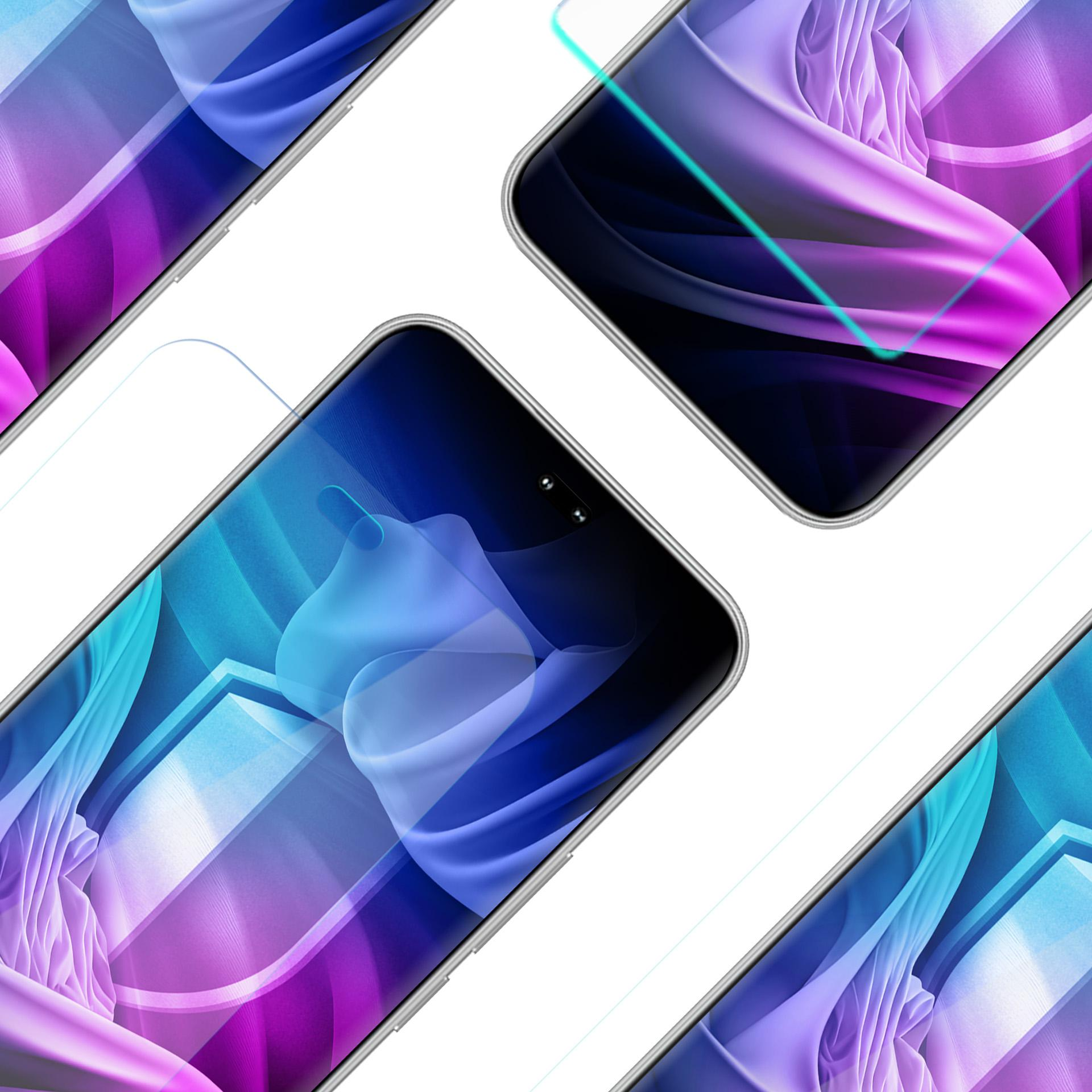 Primo piano di quattro smartphone con sfondi astratti blu, viola e bianchi. Isolati su bianco.