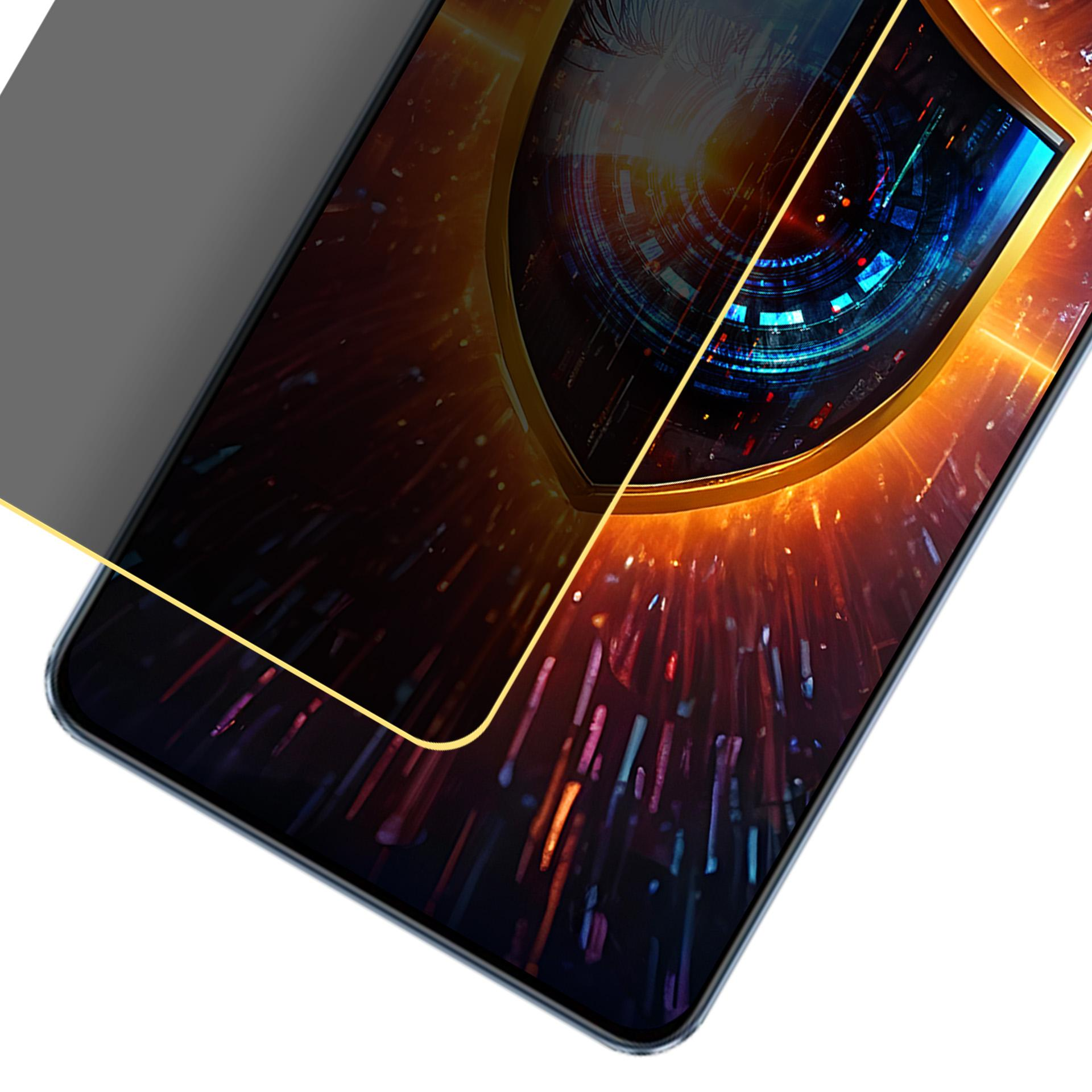 Uno smartphone con schermo che mostra un design digitale. Uno scudo con bordo dorato sullo schermo.