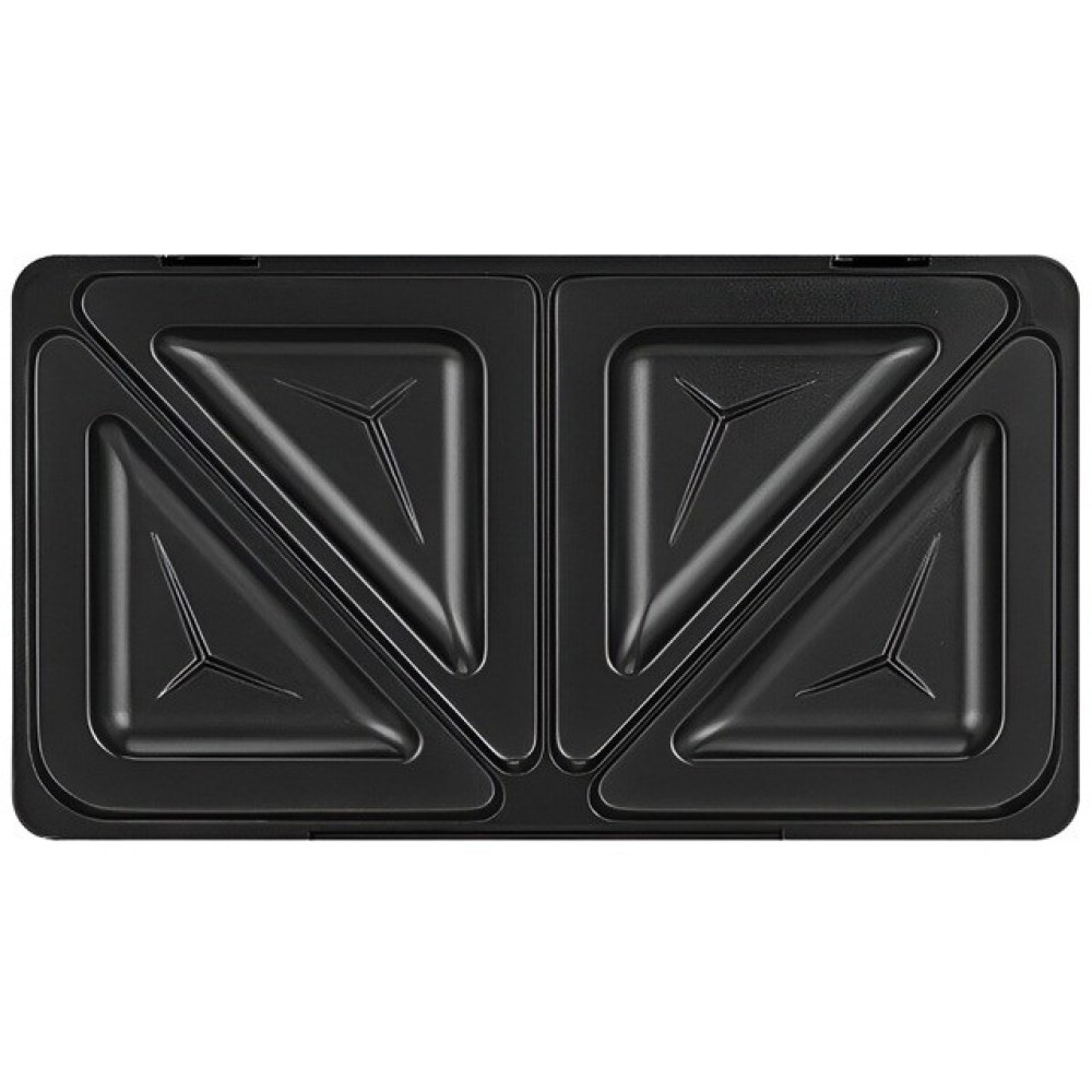 Zamknięta, czarna opiekacz do kanapek z widocznymi trójkątnymi przegródkami. Powierzchnia ma geometryczne wzory i kształty.