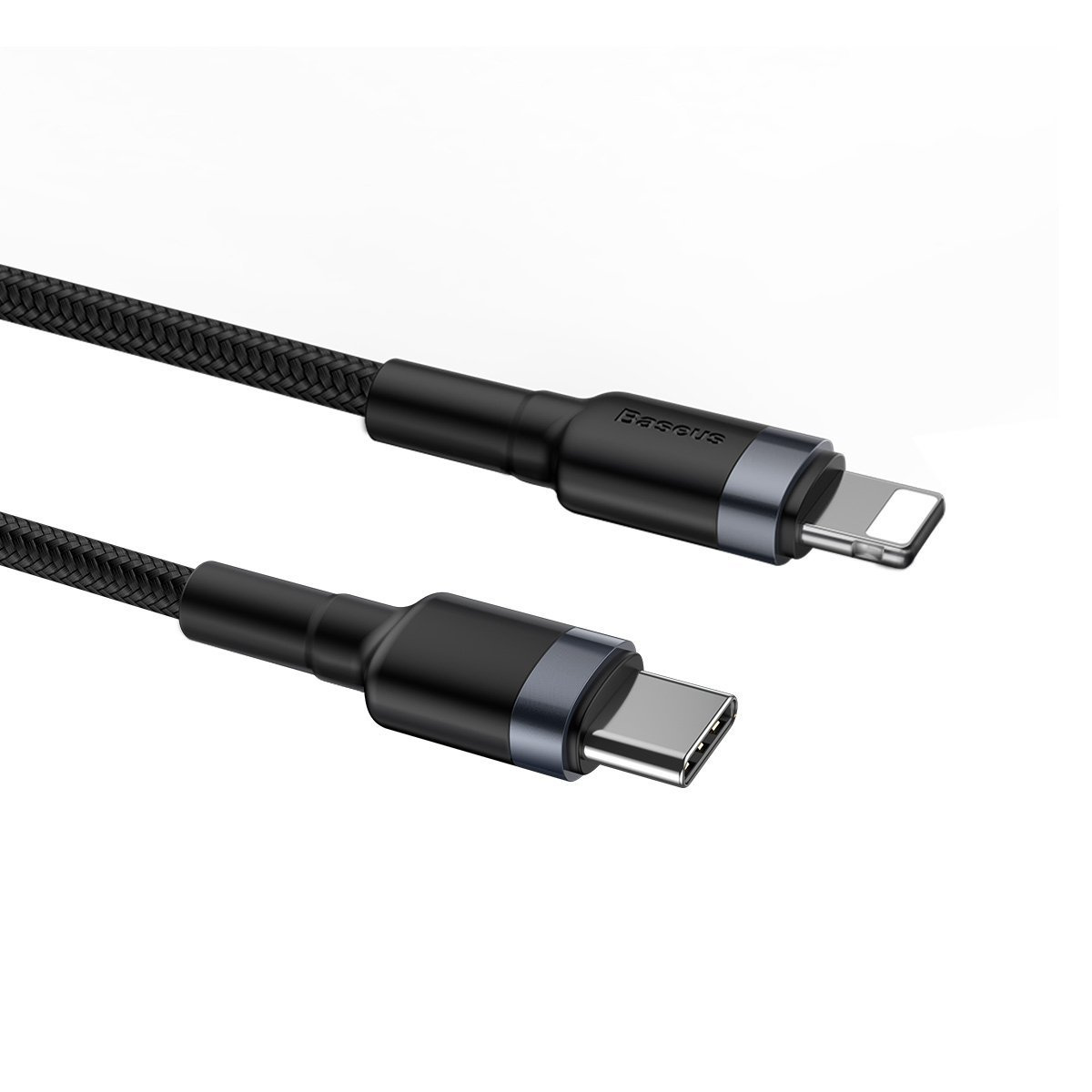 Dwa czarne kable do ładowania z różnymi złączami: USB-C i Lightning. Kable są na białym tle.
