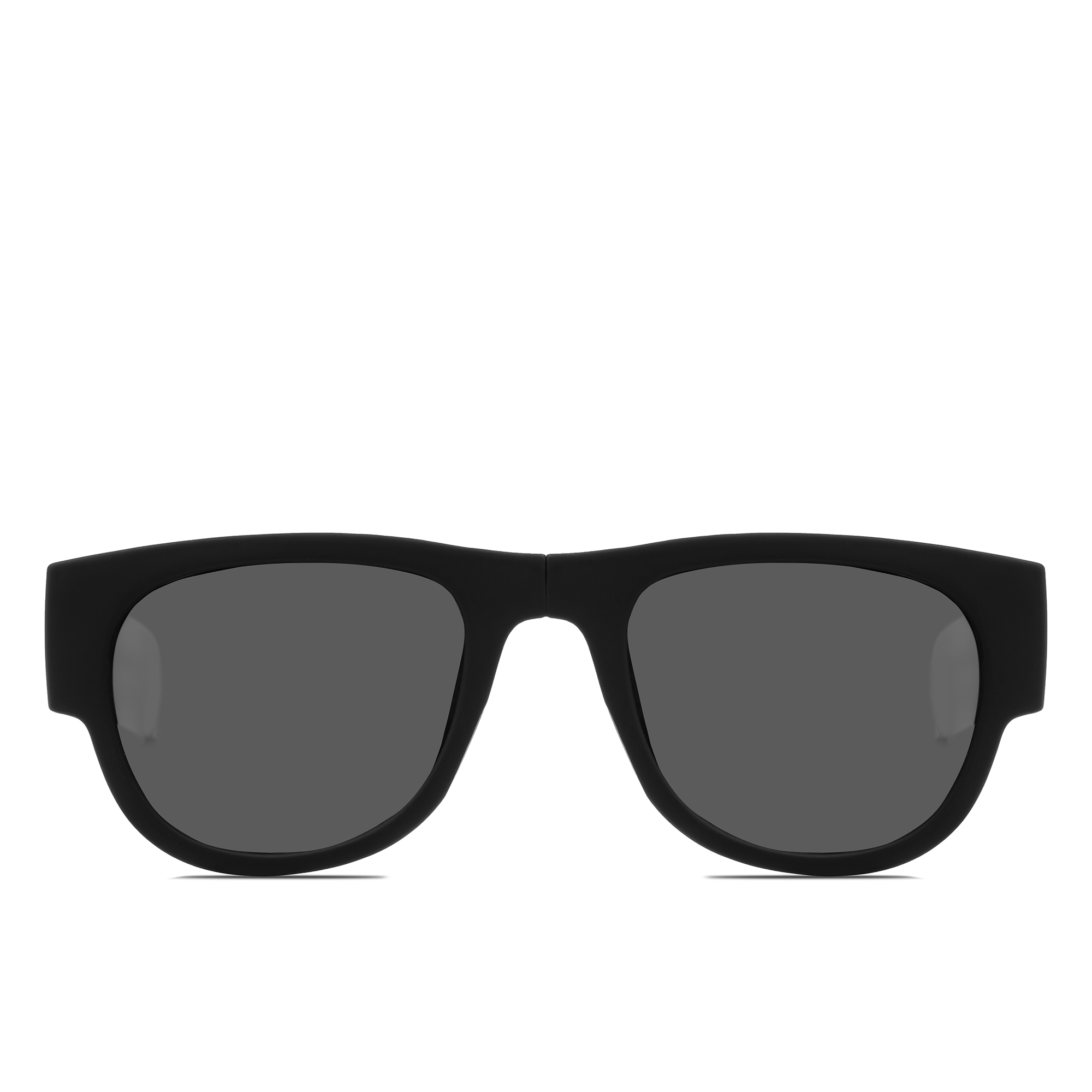 Gafas de sol negras con lentes gris oscuro. Las monturas son gruesas y rectangulares. Fondo blanco.