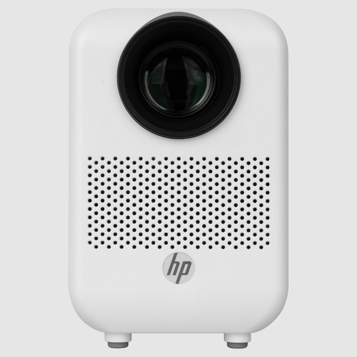 Ein weißer HP-Projektor. Er hat ein schwarzes Objektiv, ein Lautsprechergitter und das HP-Logo. Am Boden befinden sich zwei kleine Füße.
