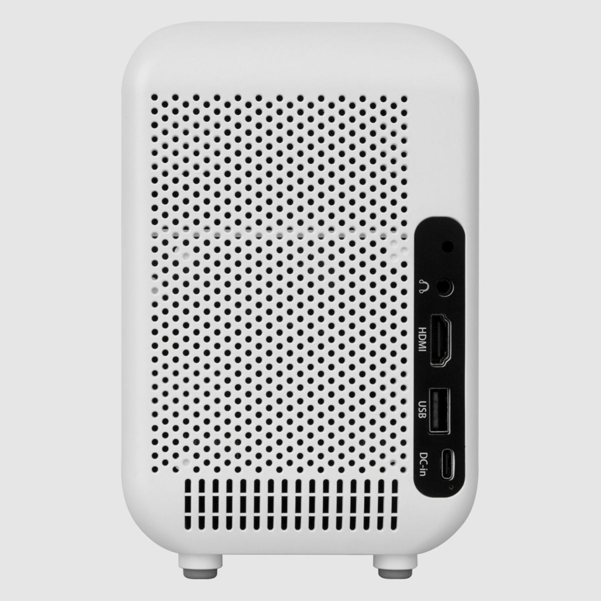 Weißer Projektor mit perforierter Frontplatte. Anschlüsse sind HDMI, USB und DC-in. Zwei kleine Füße unten.