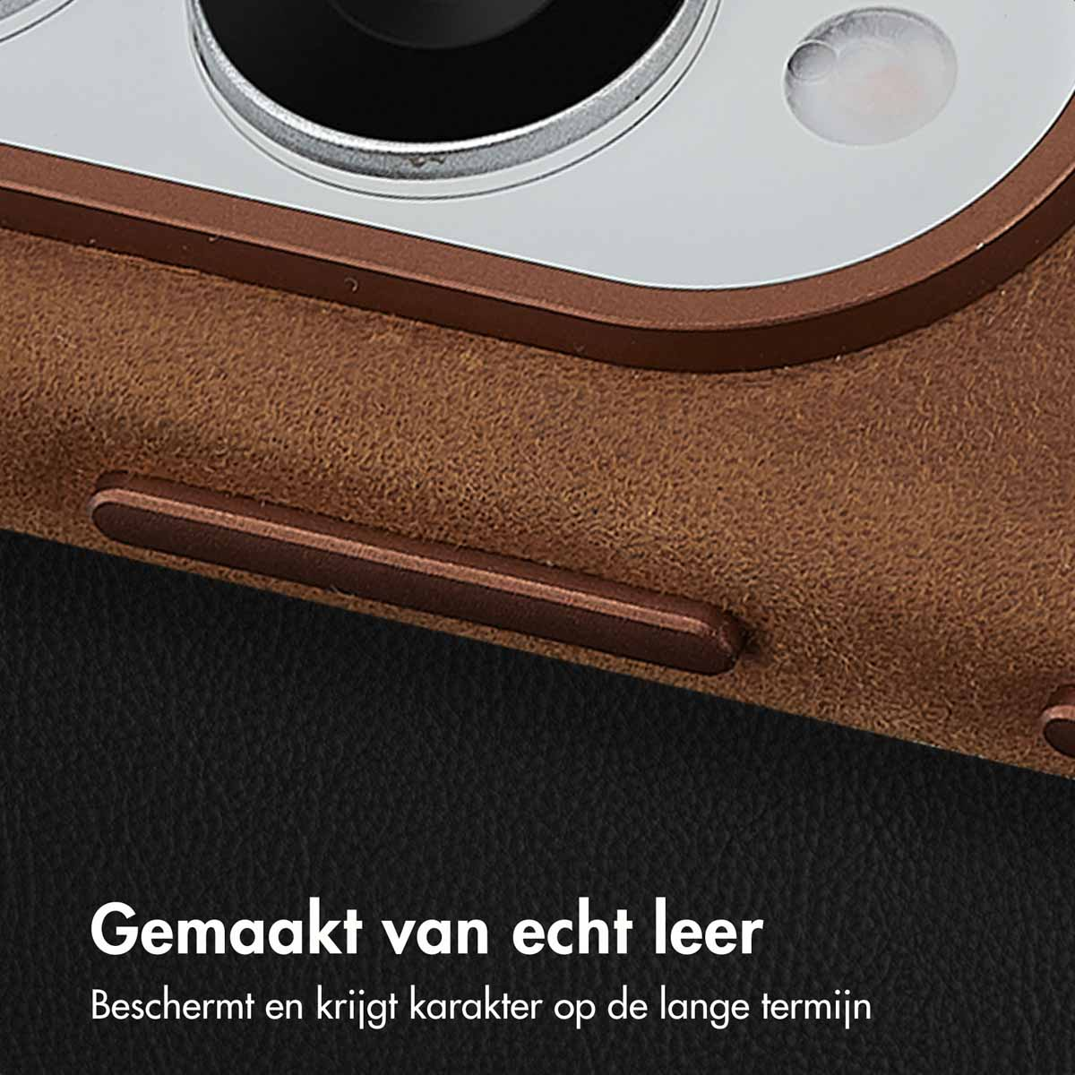 Close-up van een bruine leren telefoonhoes met metalen details. Tekst onderaan: Gemaakt van echt leer.