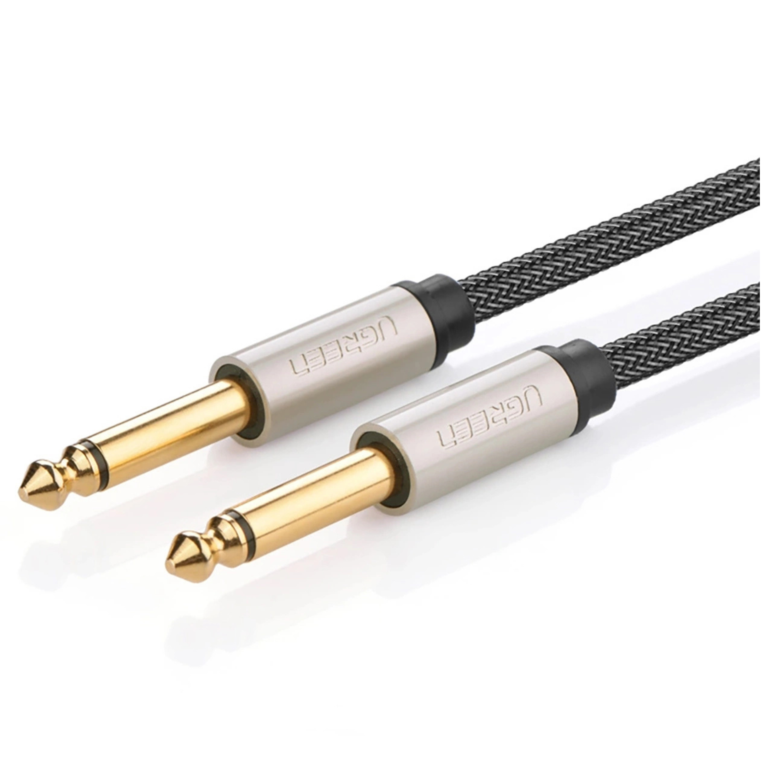 Due cavi audio con connettori color oro e parti metalliche grigio argento, e cavo intrecciato nero.