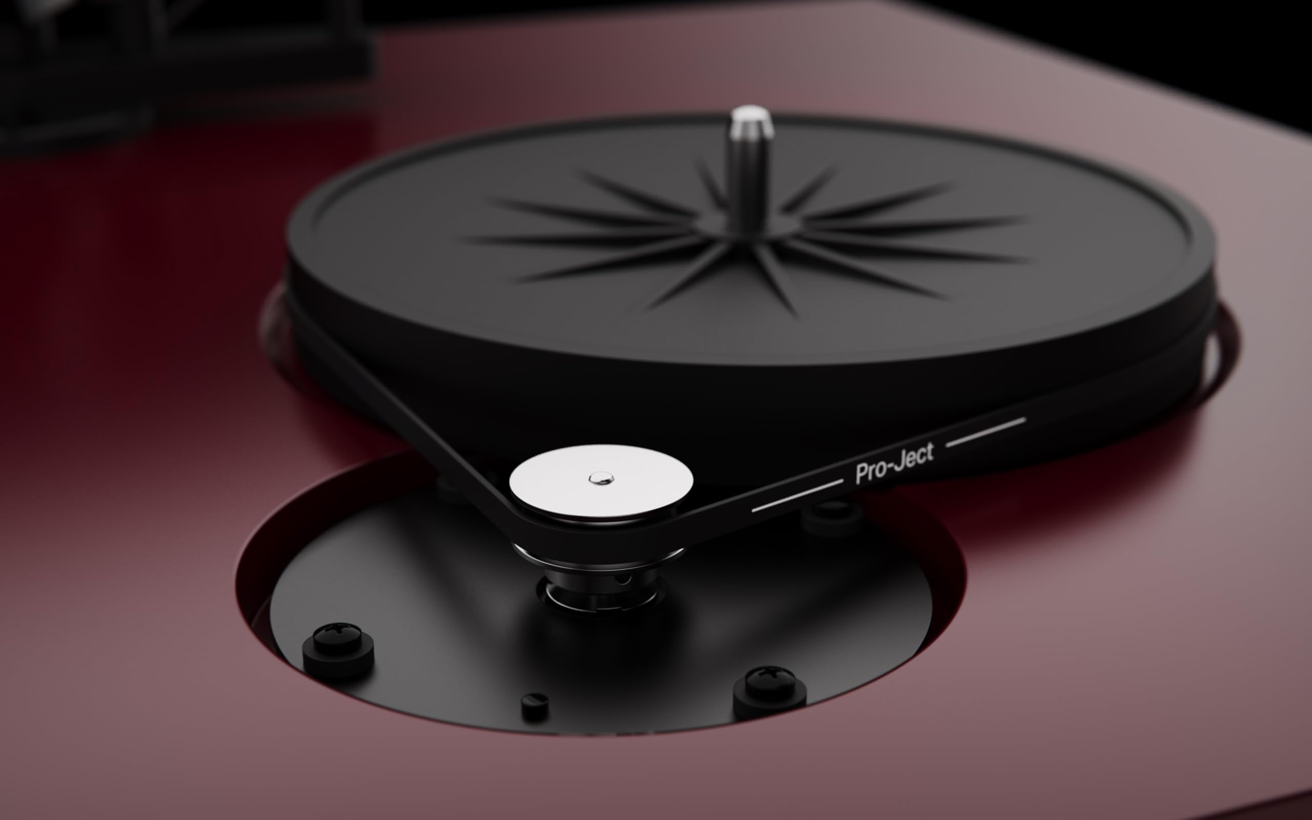 Nahaufnahme eines schwarzen Plattenspielers mit roter Basis. Der Plattenspieler ist von Pro-Ject.