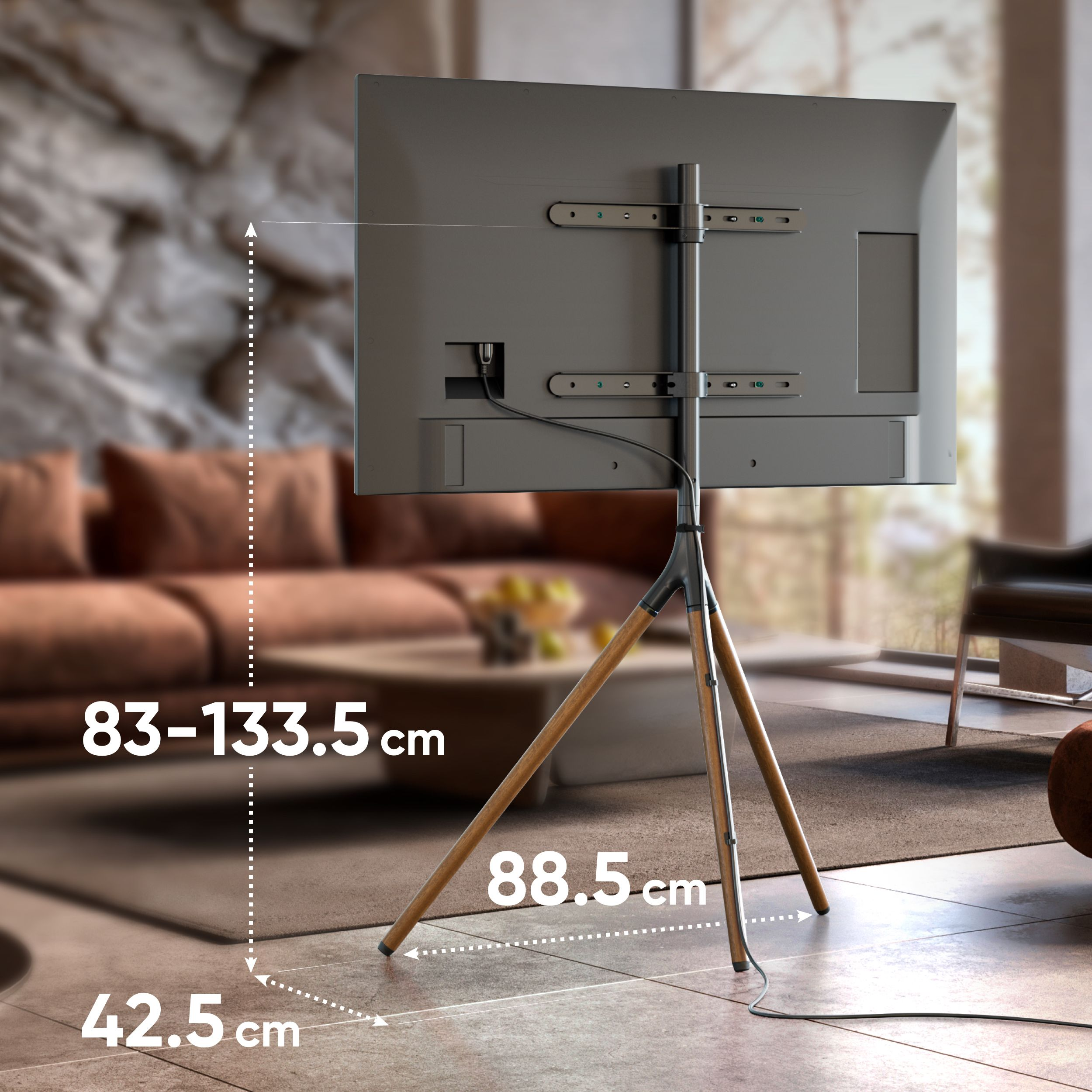 Telewizor na statywie. Statyw ma drewniane nogi. Wymiary zaznaczone na zdjęciu. Tło jest rozmyte.