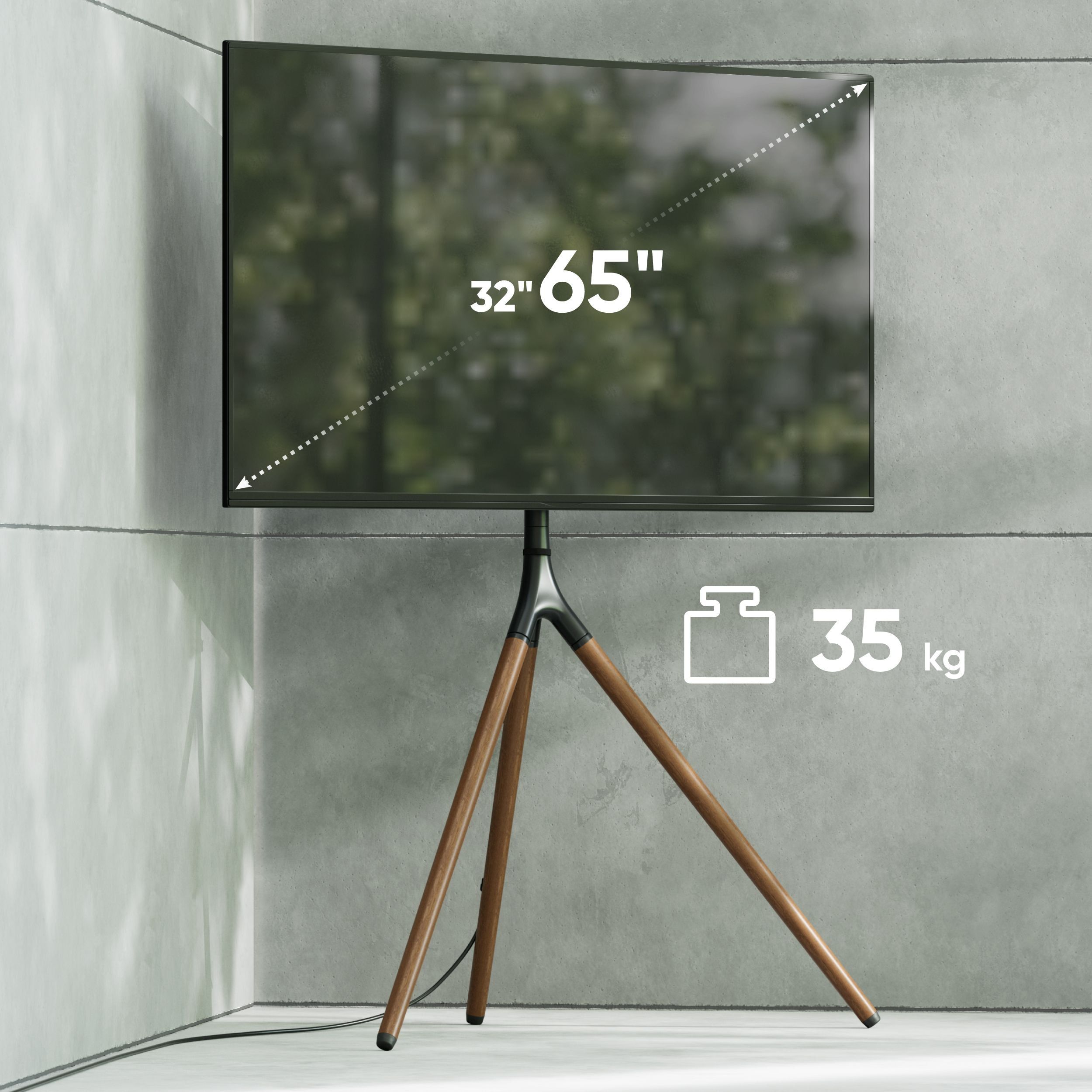 Telewizor na drewnianym stojaku. Telewizor ma 32"x65" i waży 35 kg. Tło to szara ściana.