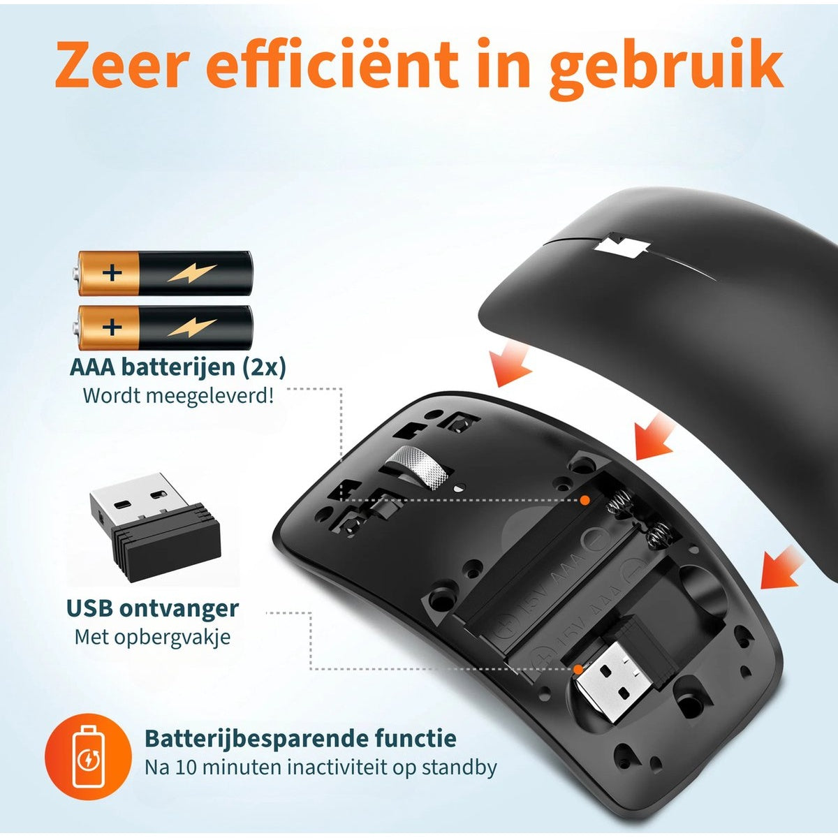 Zwarte computermuis met open batterijvak, AAA-batterijen en een USB-ontvanger. Tekst geeft energiebesparende functies aan.