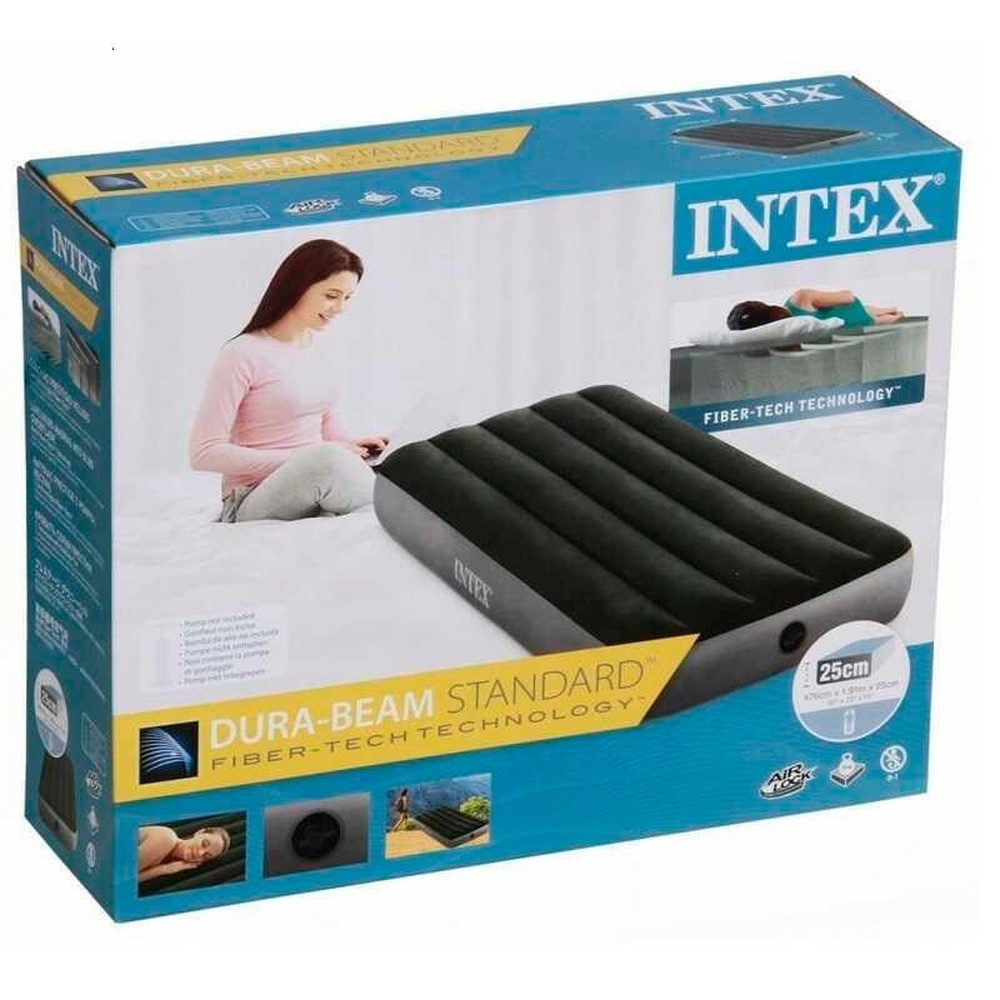 Kutu, bir Intex Dura-Beam hava yatağını gösteriyor. Bir kadın kutu üzerindeki resimde bir yatakta oturuyor. Kutu mavi ve beyazdır.