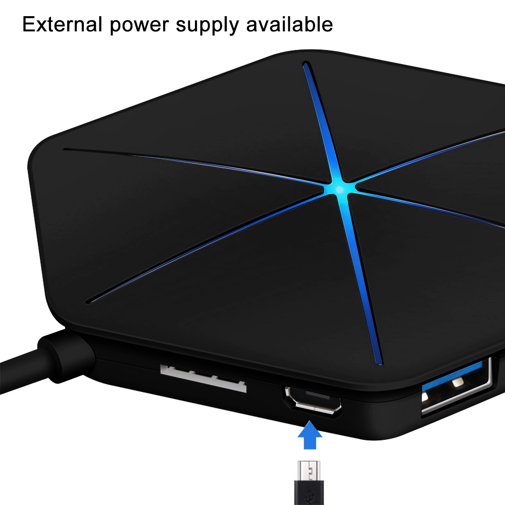 Ein schwarzer Hub mit blauen Lichtern. Anschlüsse sind sichtbar. Ein Kabel und ein Micro-USB-Anschluss sind ebenfalls vorhanden.