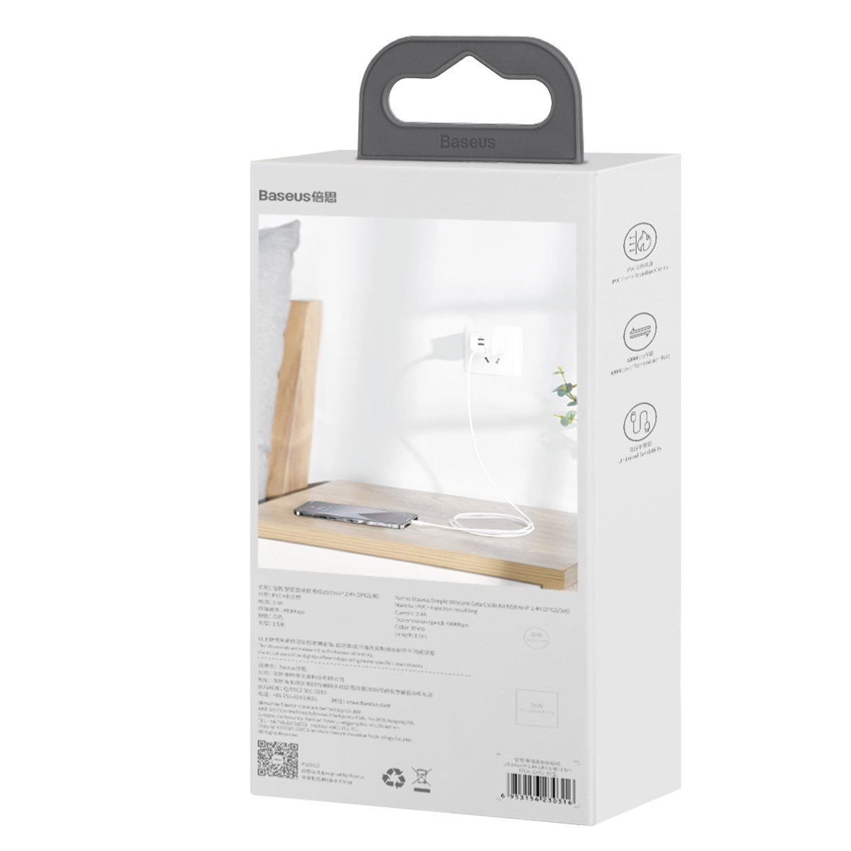 Białe pudełko Baseus z uchwytem. Telefon ładuje się na drewnianej powierzchni. Gniazdko elektryczne widoczne na ścianie.