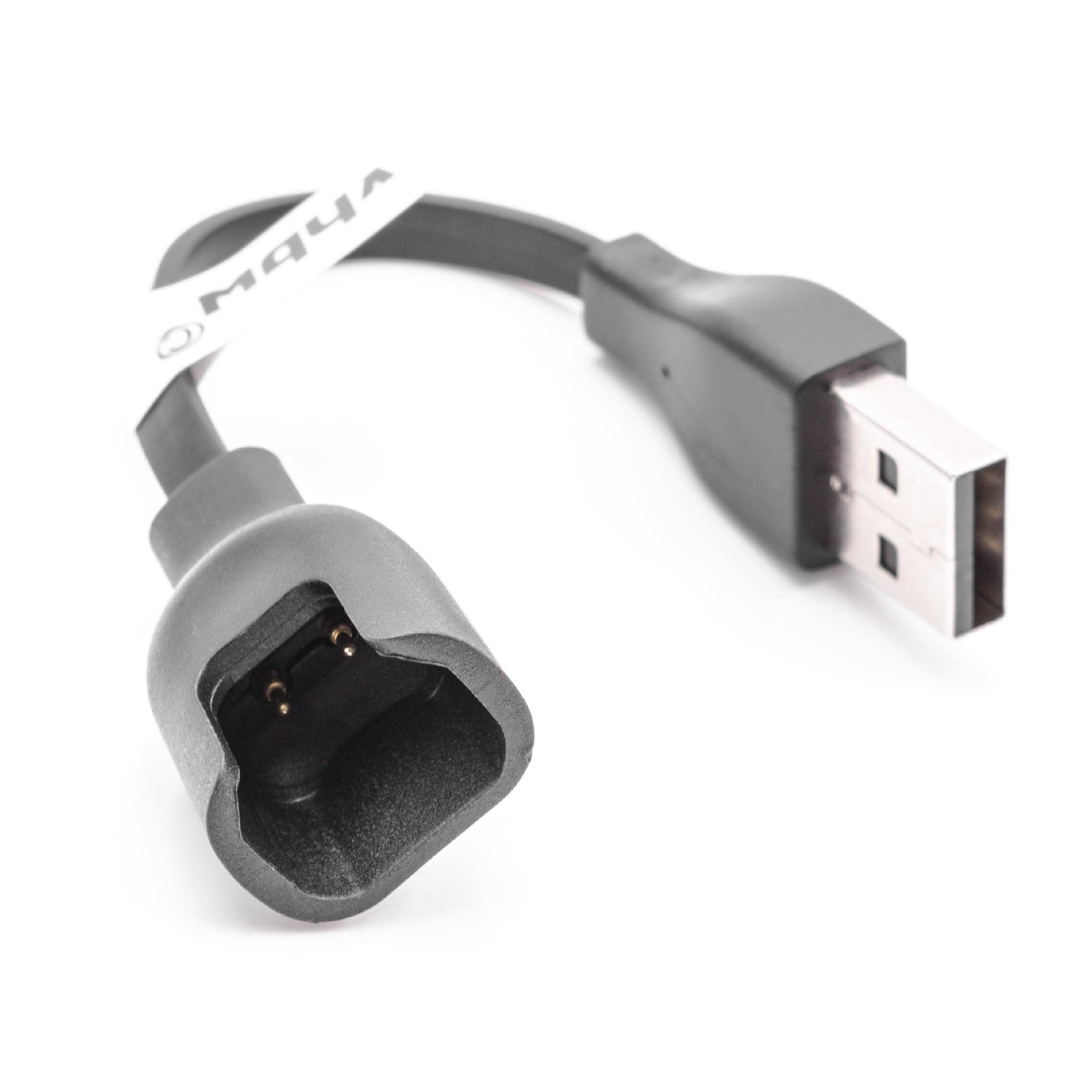 Ein schwarzes USB-Ladekabel mit USB-A-Anschluss und Ladeanschluss. Der Hintergrund ist weiß.