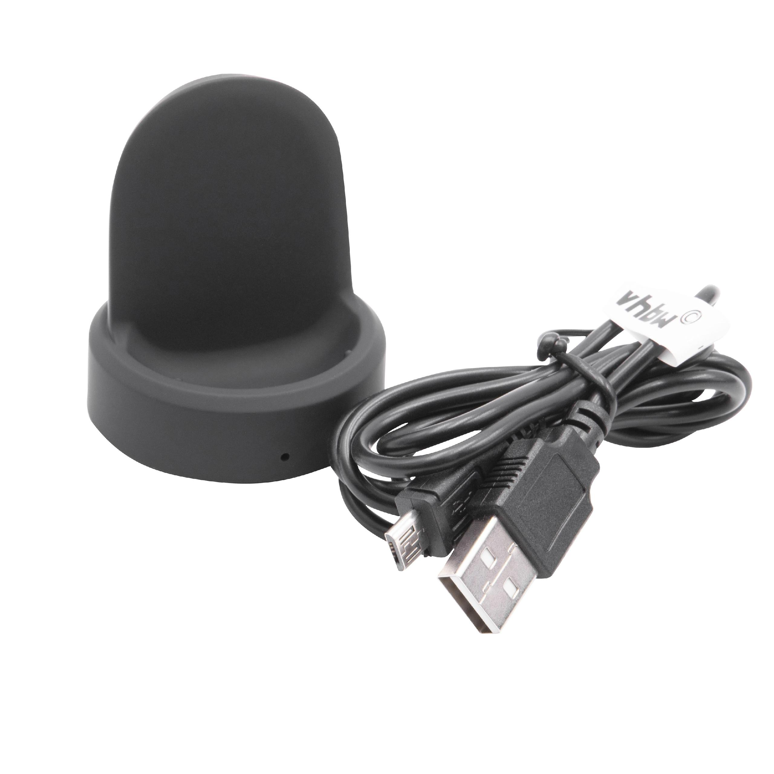 Ein schwarzes Uhrenladegerät und ein schwarzes USB-Kabel mit weißem Etikett. Isoliert auf weißem Hintergrund.