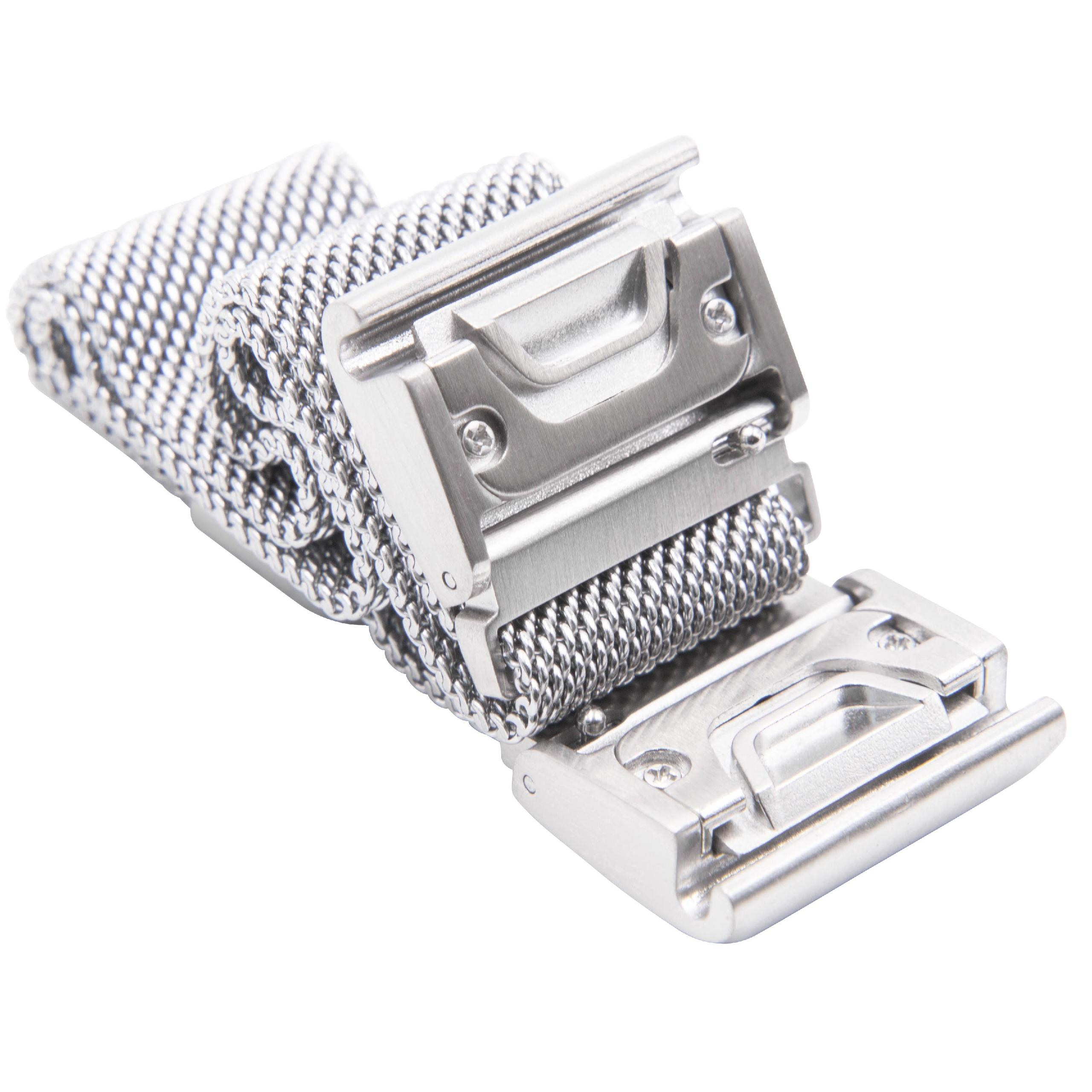 Nahaufnahme eines silbernen Uhrenarmbands. Der Verschluss ist geöffnet. Das Armband besteht aus einem gewebten Metallgeflecht.