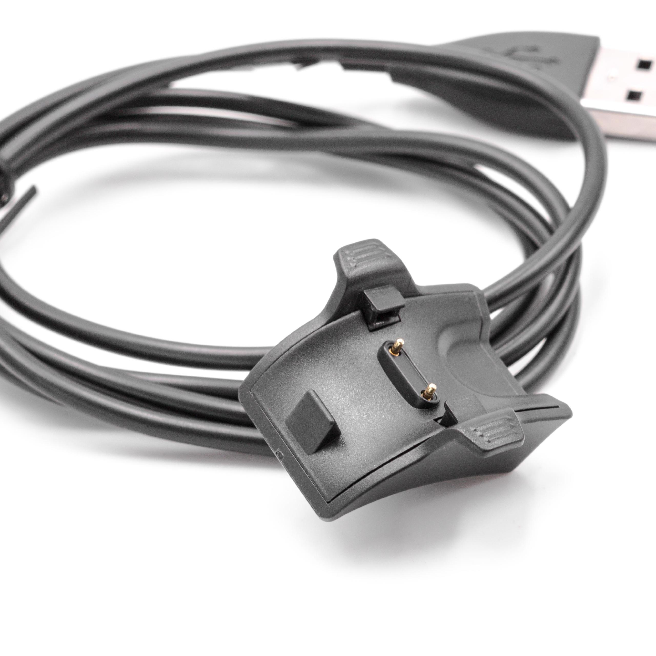 Schwarze Ladeschale mit schwarzem Kabel und USB-Anschluss. Der Hintergrund ist weiß.