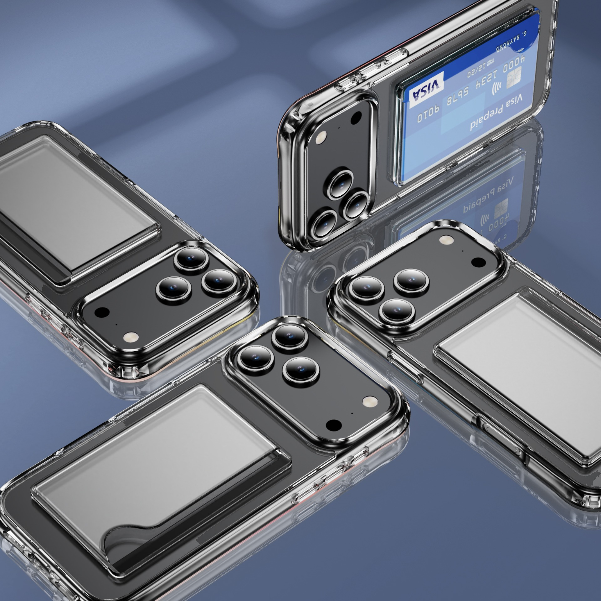 Quattro custodie trasparenti per telefoni con moduli fotocamera neri e fessure per carte di credito, che si riflettono su una superficie blu.