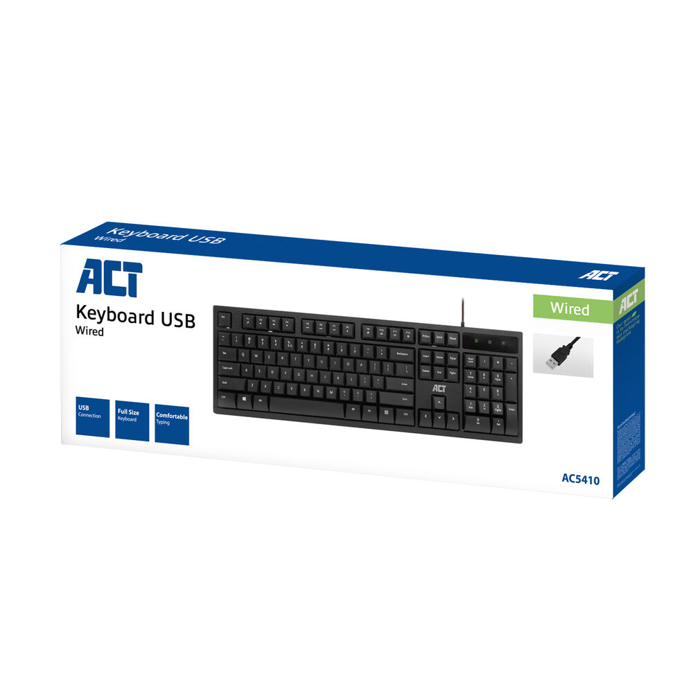 Een zwarte ACT USB bedrade toetsenbord in de doos, met USB-aansluiting. De doos is wit en blauw met productdetails.