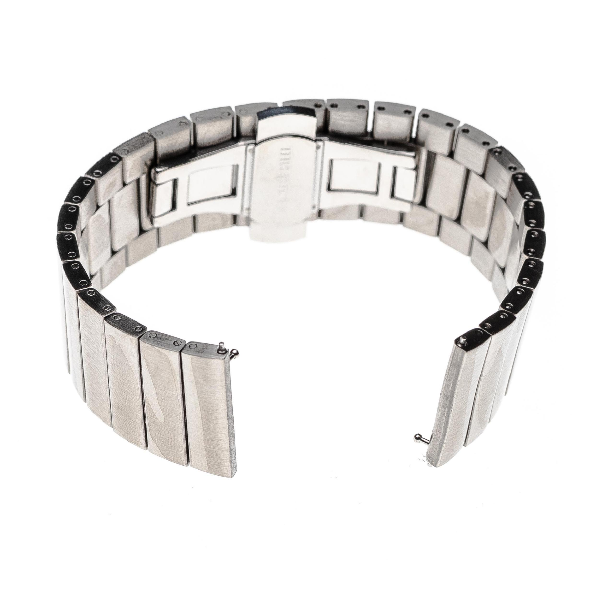 Ein silbernes Uhrenarmband vor weißem Hintergrund. Es ist geöffnet und zeigt den Verschluss und die Glieder.