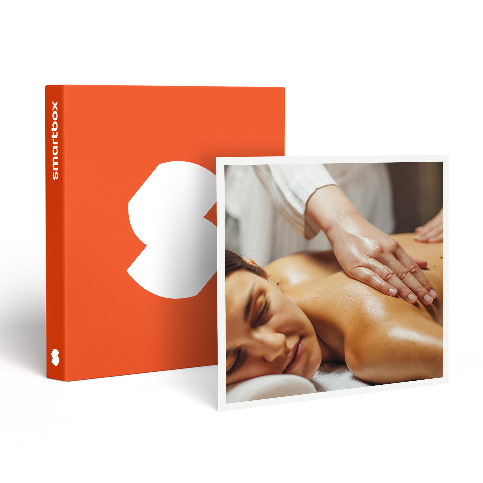 Una mujer recibe un masaje. Su espalda está aceitada y unas manos presionan. Una caja naranja con un logotipo blanco a la izquierda.