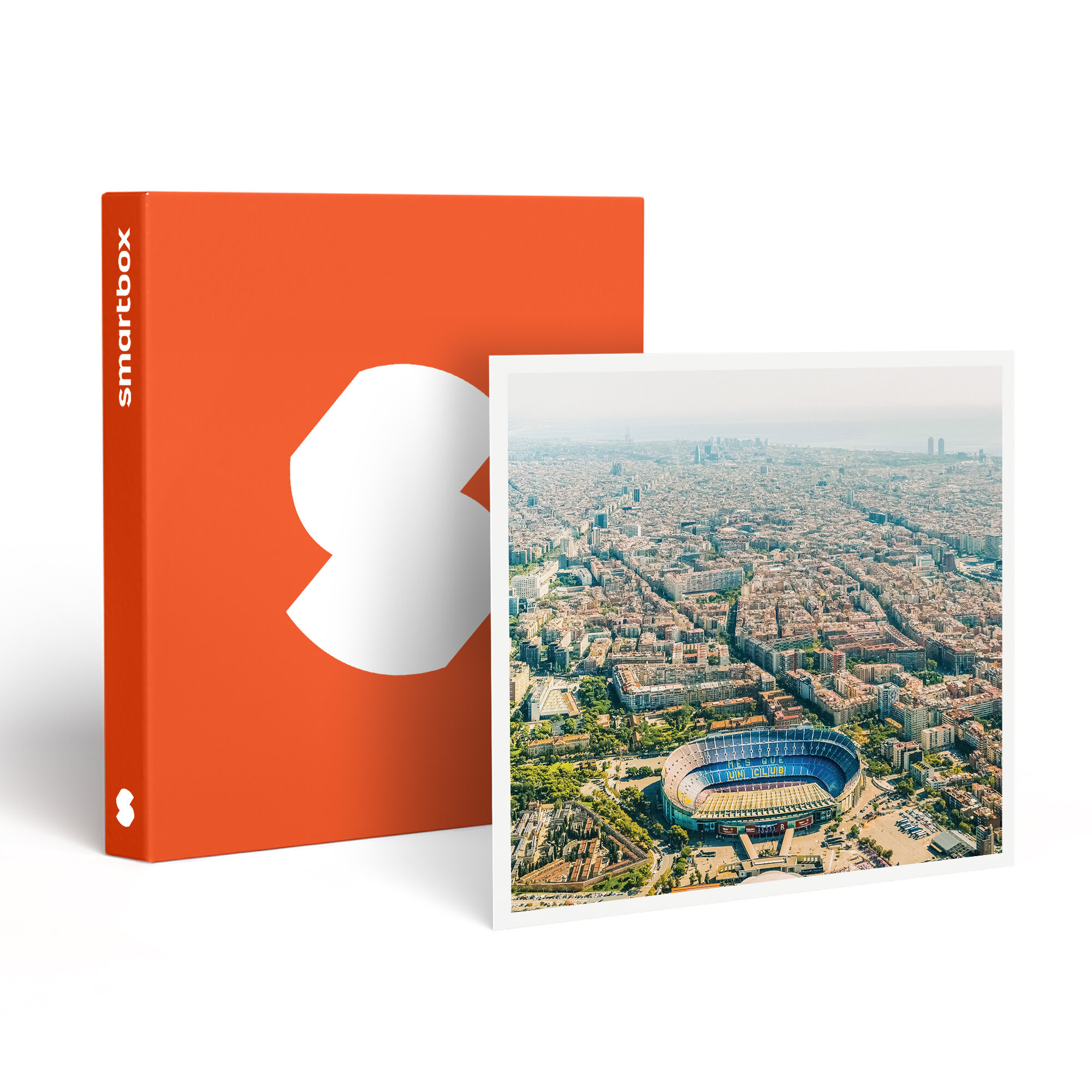 Caja naranja con logo blanco, junto a foto de paisaje urbano y estadio. La ciudad es densa en edificios.