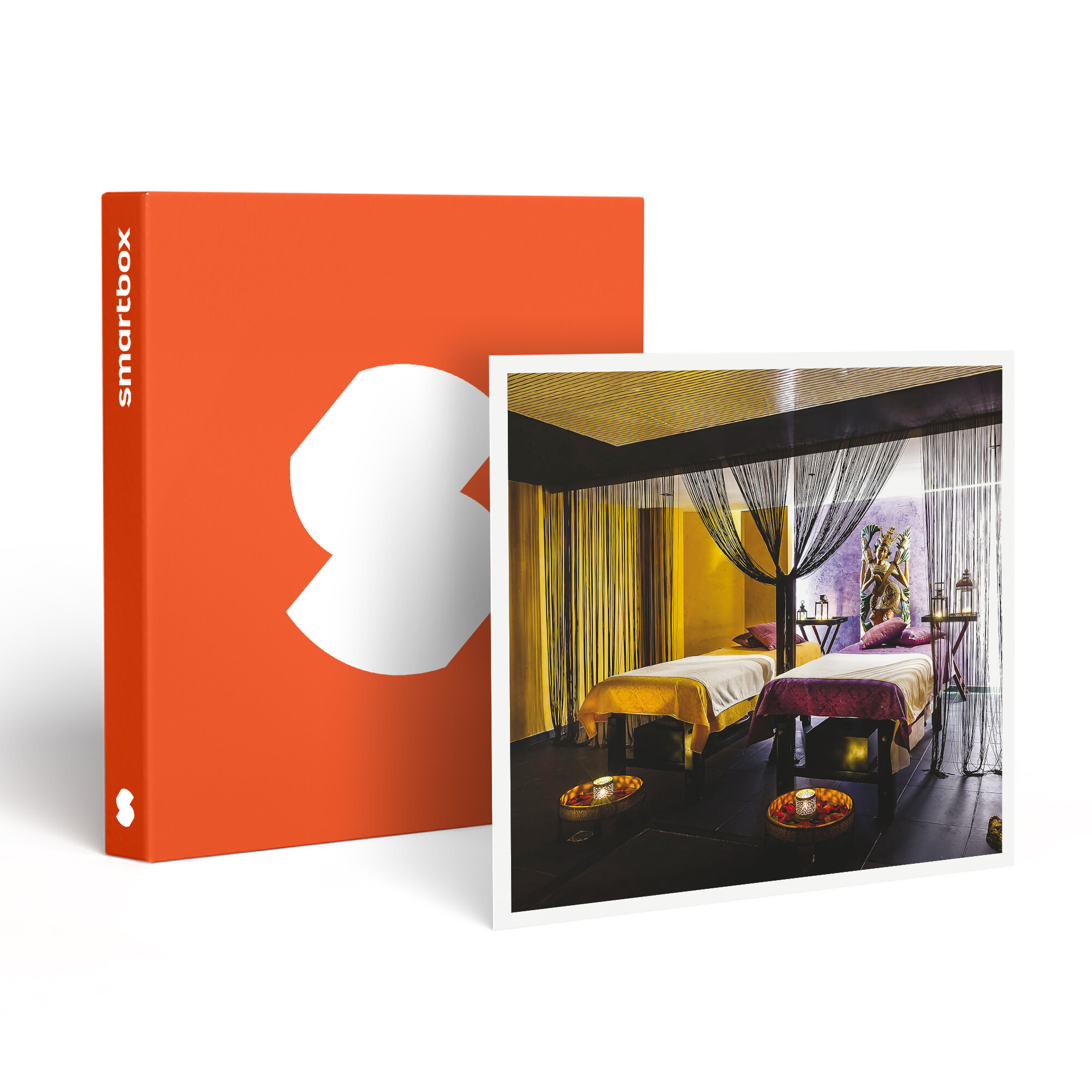 Una caja naranja con un logotipo blanco junto a una foto enmarcada de un spa con dos mesas de masaje.
