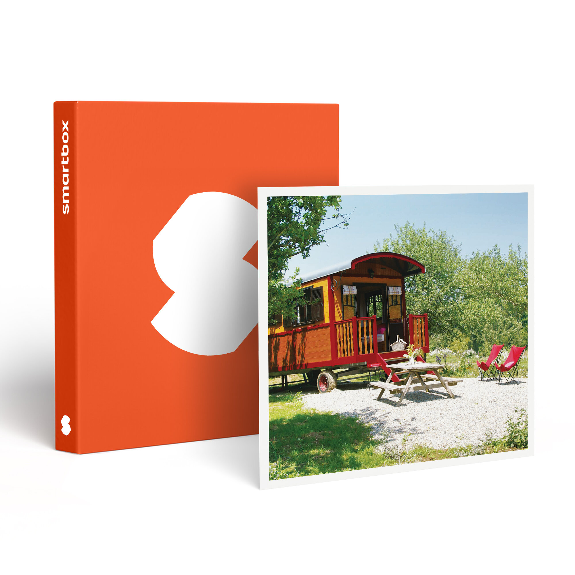 Una Smartbox naranja y una imagen de una casa rodante con mesa de picnic y sillas en un entorno natural.
